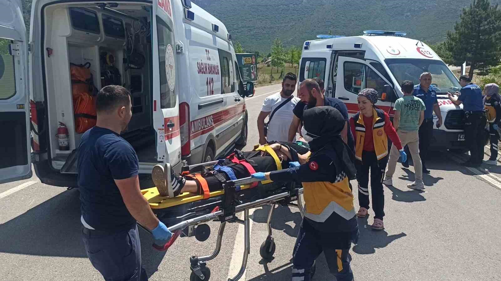 Konya&rsquo;da motosiklet virajı alamadı: 2 yaralı
