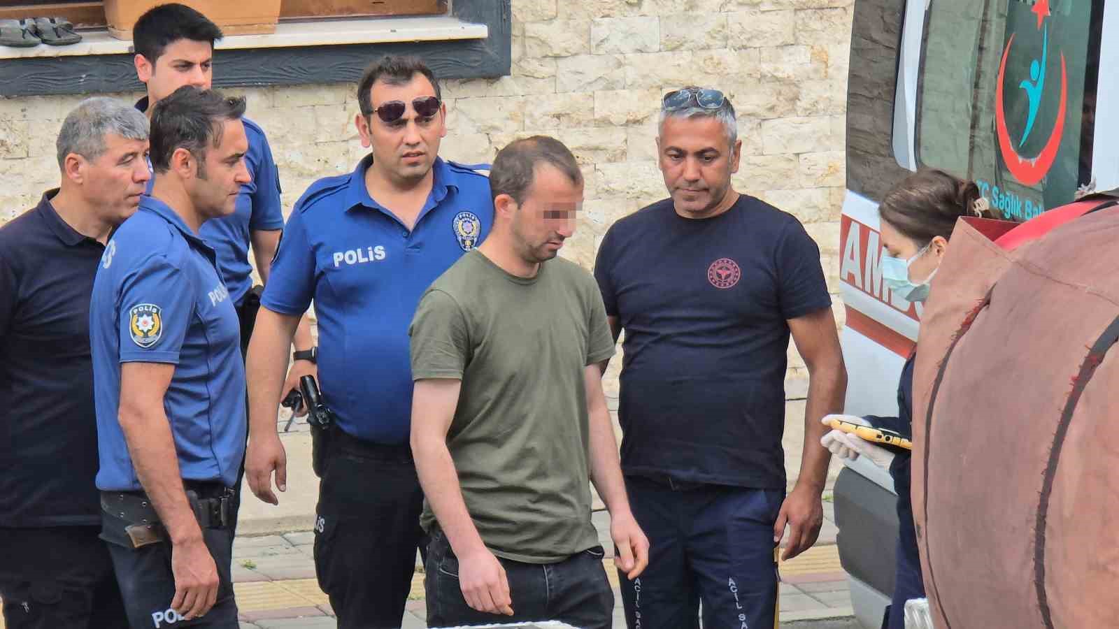 Arkadaşına intihar edeceğini söyledi, polis ve itfaiye balkondan girerek kurtardı