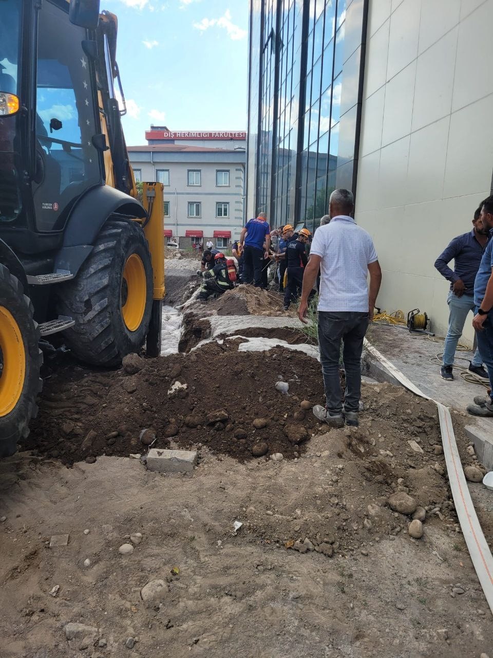 Sondaj kuyusuna d&uuml;şen iş&ccedil;i hayatını kaybetti
