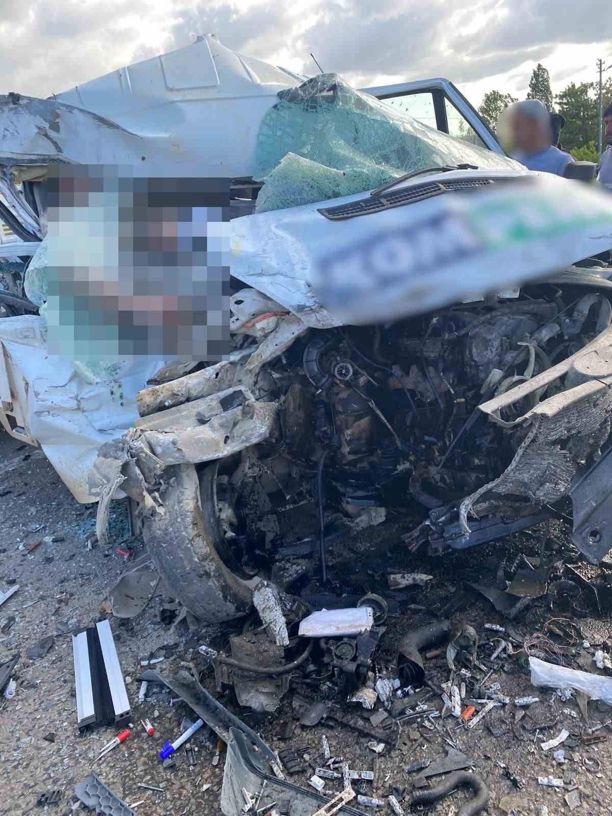 Bayburt’ta tır ile kamyonet çarpıştı: 1 ölü, 2 yaralı