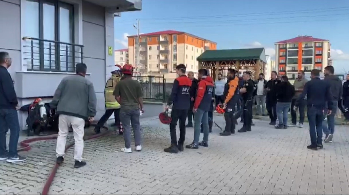 Kars’ta bir binada patlama ve yangın