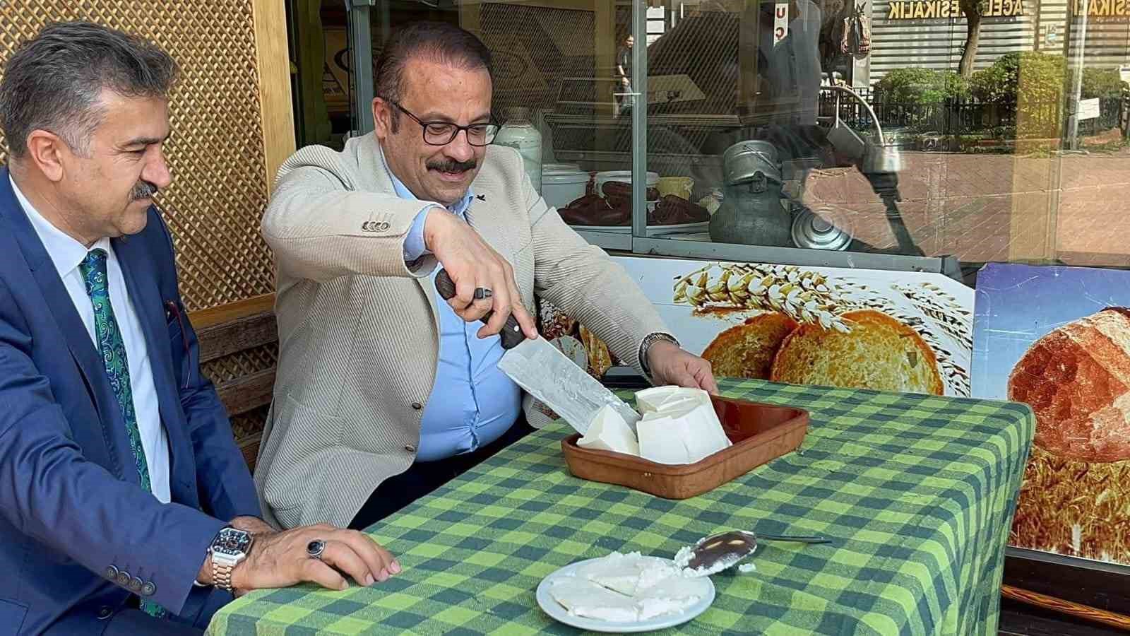 İncecik&ouml;z&rsquo;e manda yoğurdu ikram ettiler
