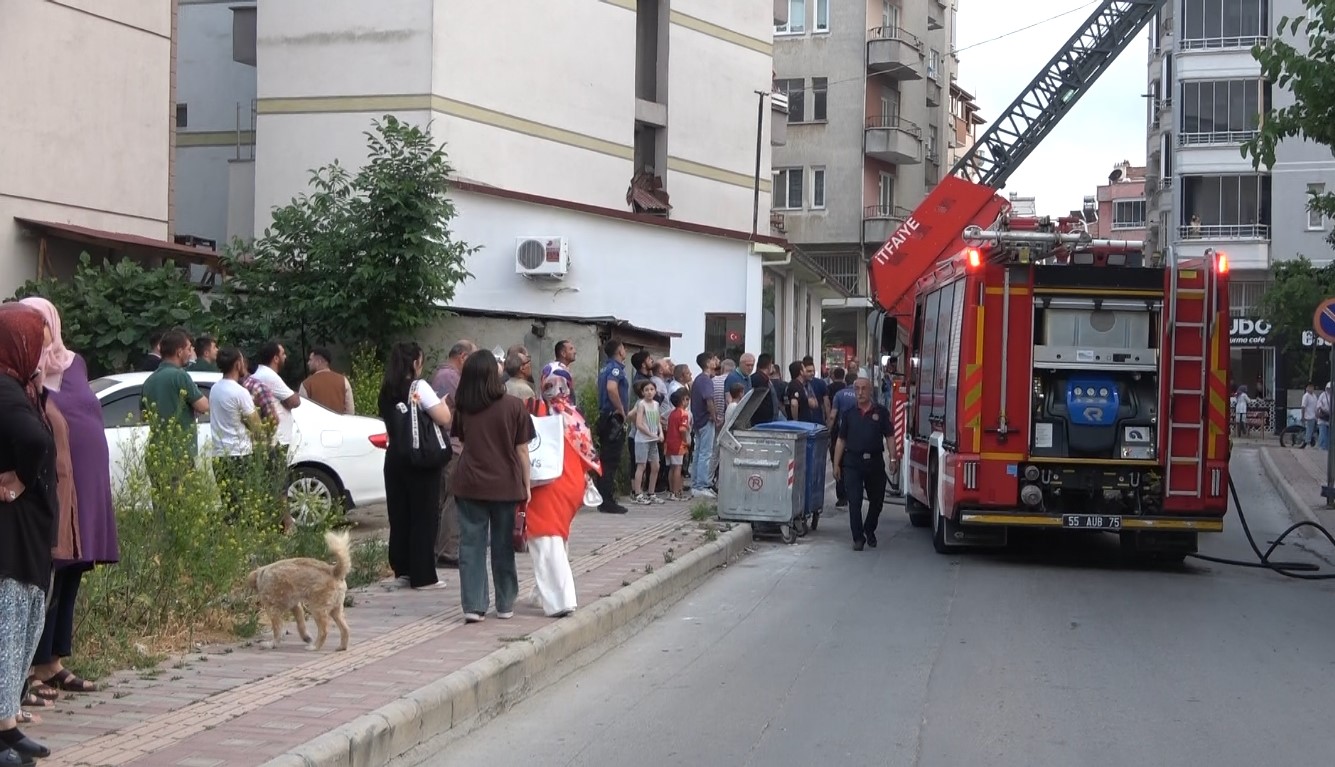 Bafra&rsquo;da fırın bacasında yangın paniği
