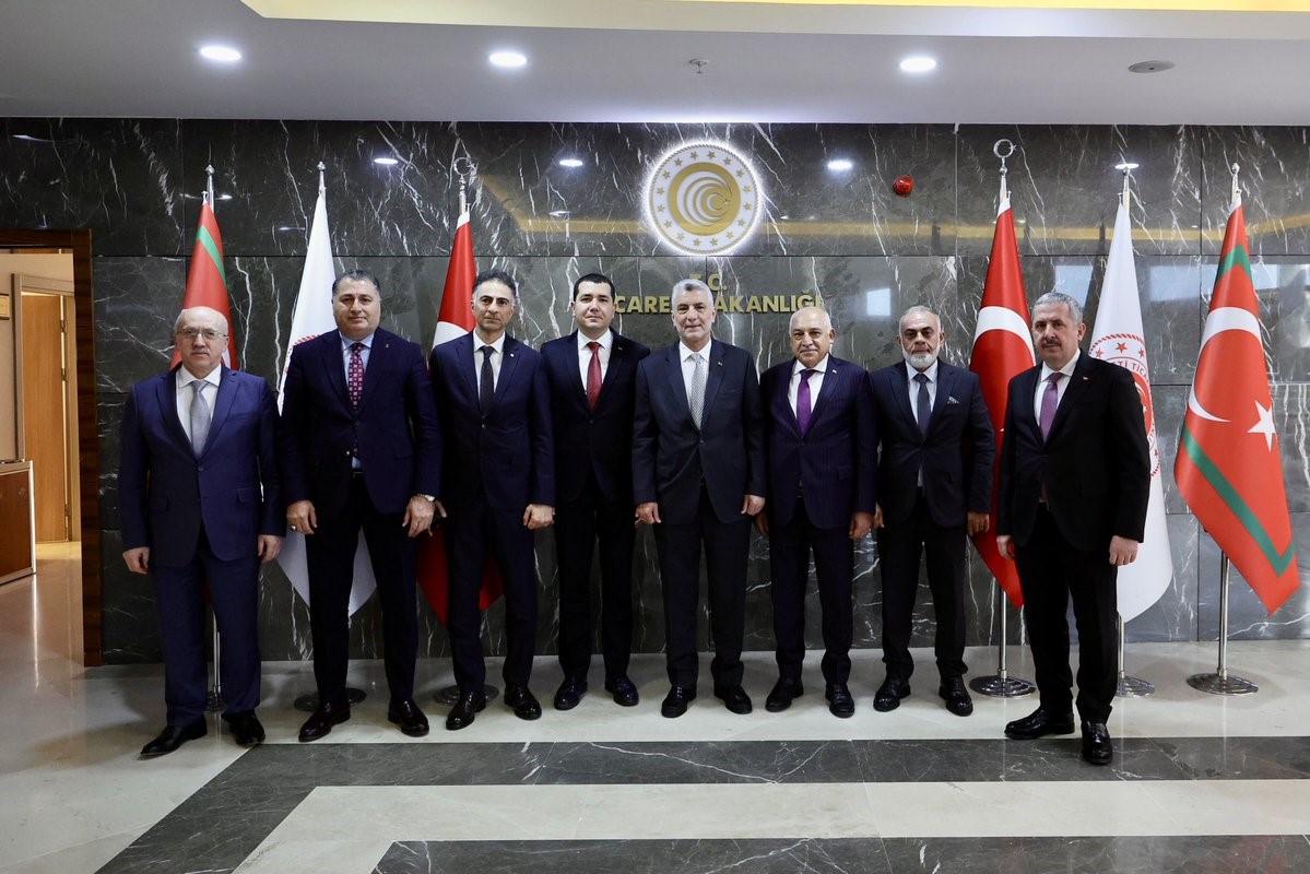 Ticaret Bakanı Bolat, ayakkabı sanayisinin temsilcileriyle bir araya geldi