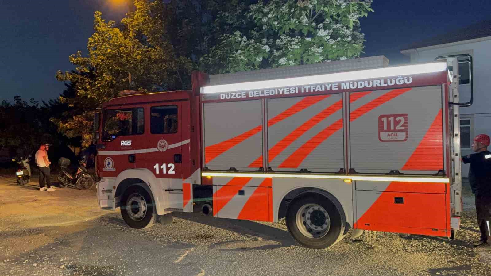 Ardiye yangını vatandaşları sokağa d&ouml;kt&uuml;
