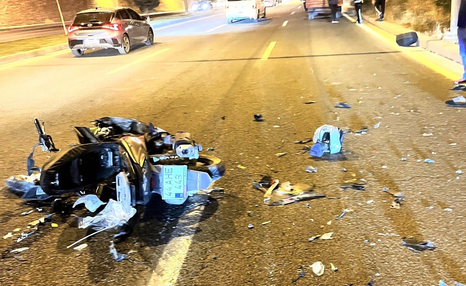 Malatya-Elazığ yolunda motosiklet traktör römorkuna çarptı: 1 yaralı