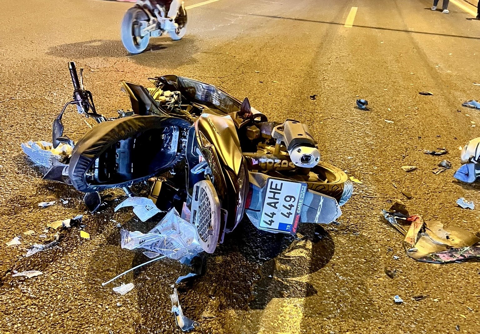 Malatya-Elazığ yolunda motosiklet trakt&ouml;r r&ouml;morkuna &ccedil;arptı: 1 yaralı
