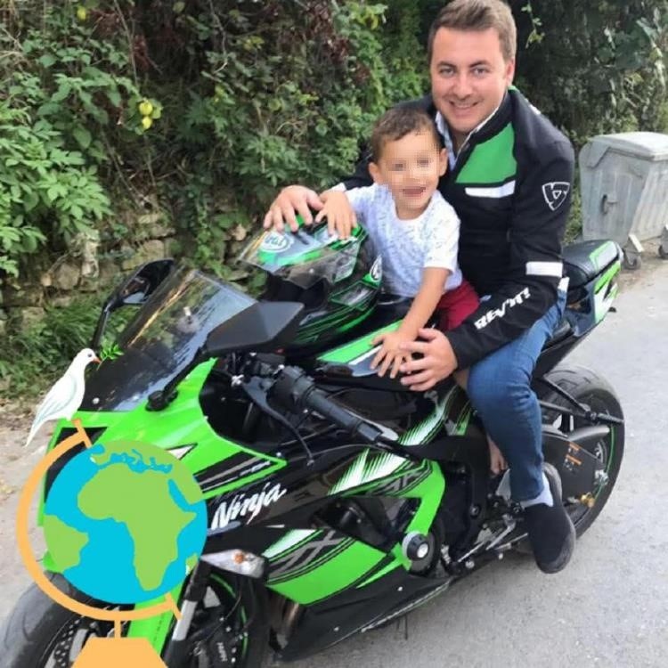 Yarış yaparken farları yanmayan otomobile çarpan motosikletler paramparça oldu: 1 ölü
