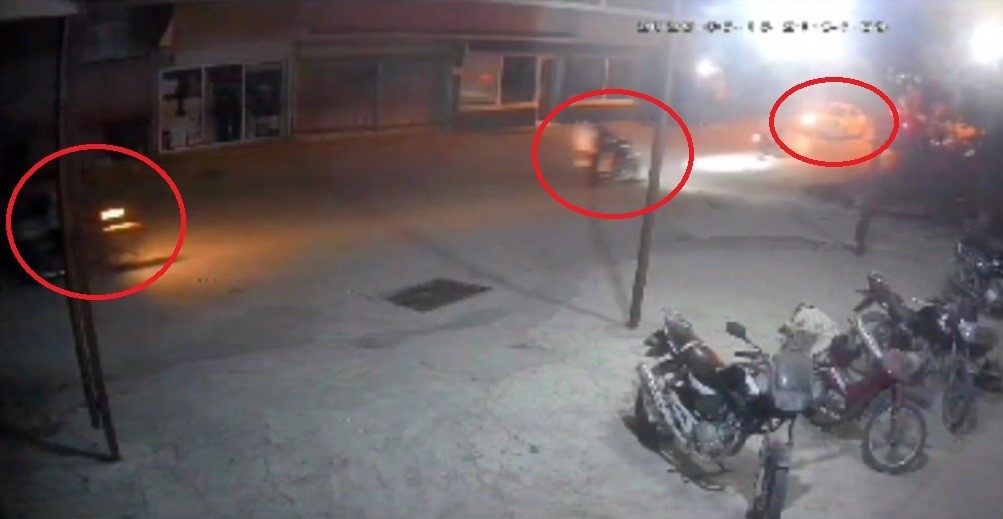 Otomobilin bi&ccedil;tiği motosikletteki 17 yaşındaki &ccedil;ocuk &ouml;ld&uuml;, o anlar kamerada
