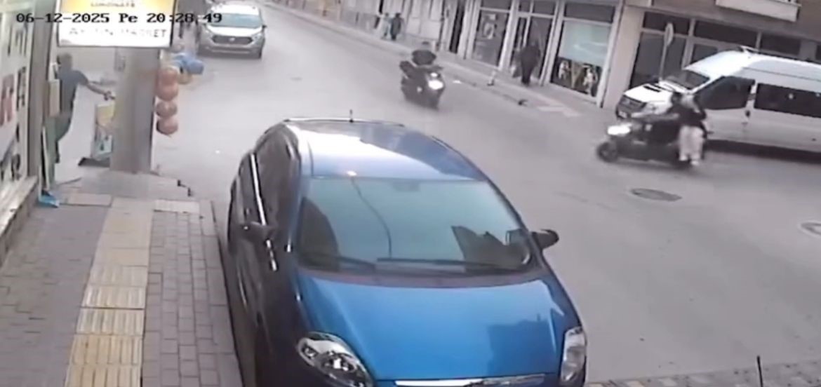 Bursa’da iki motosiklet çarpıştı: Kaza anı kamerada