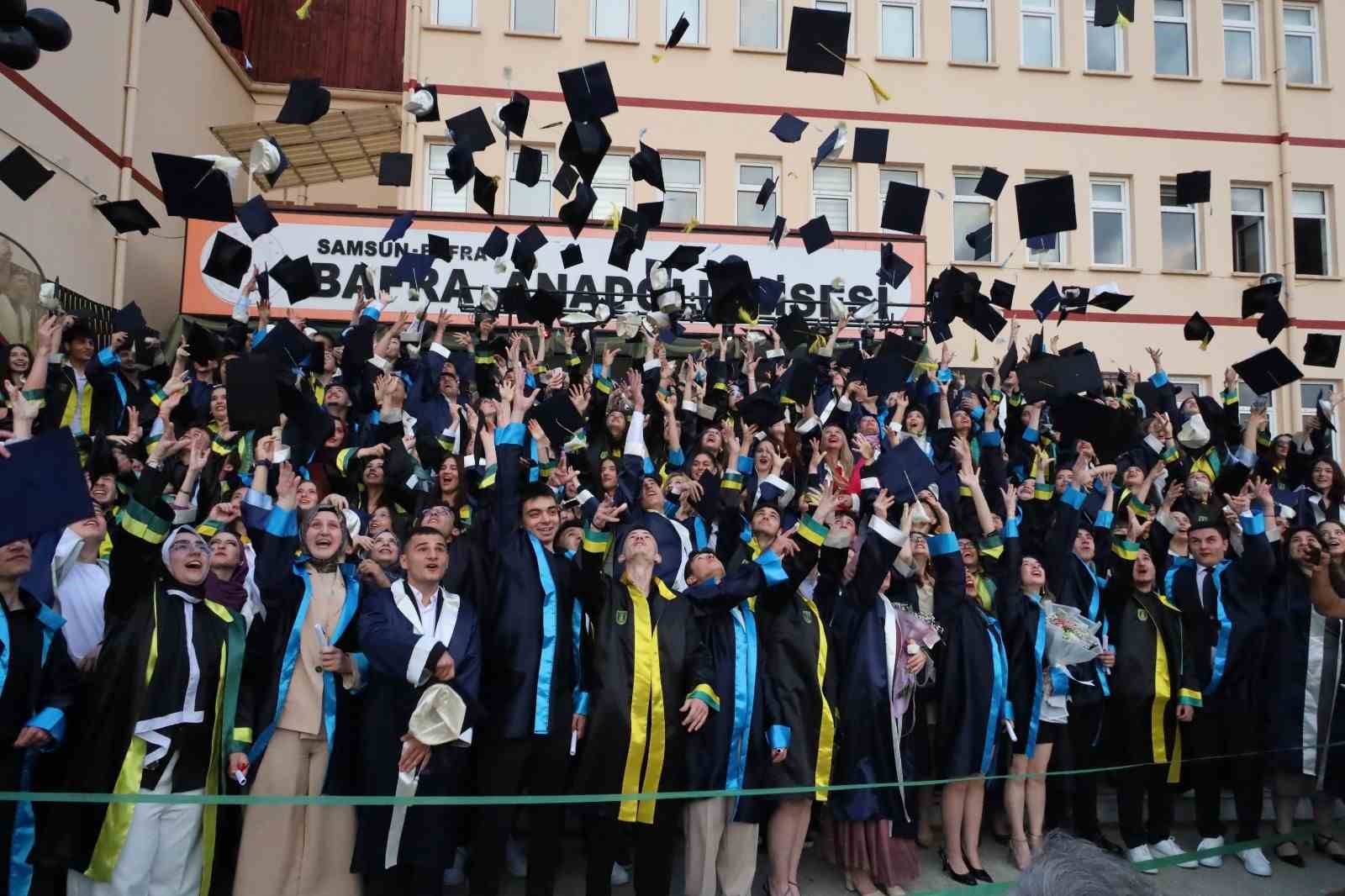 Bafra Anadolu Lisesi’nde coşkulu mezuniyet töreni