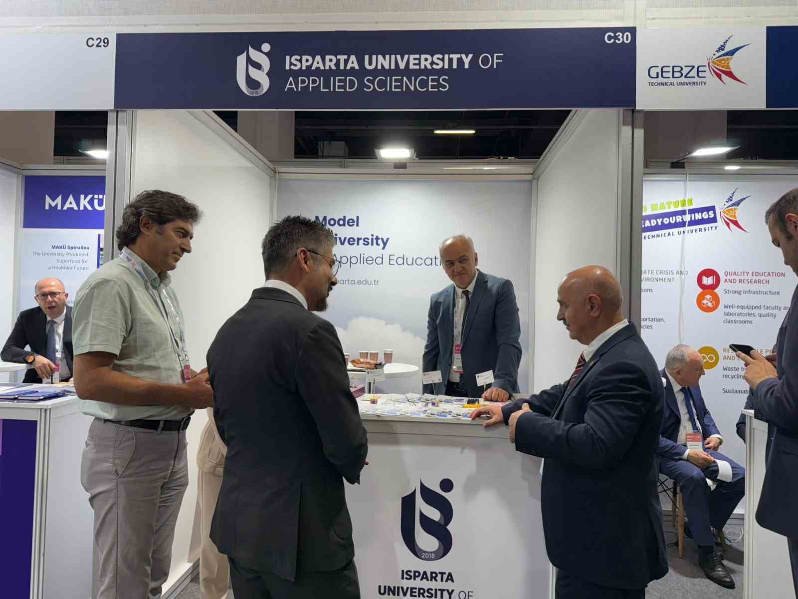 110 &uuml;lkeden 5 bin kişi katıldı
