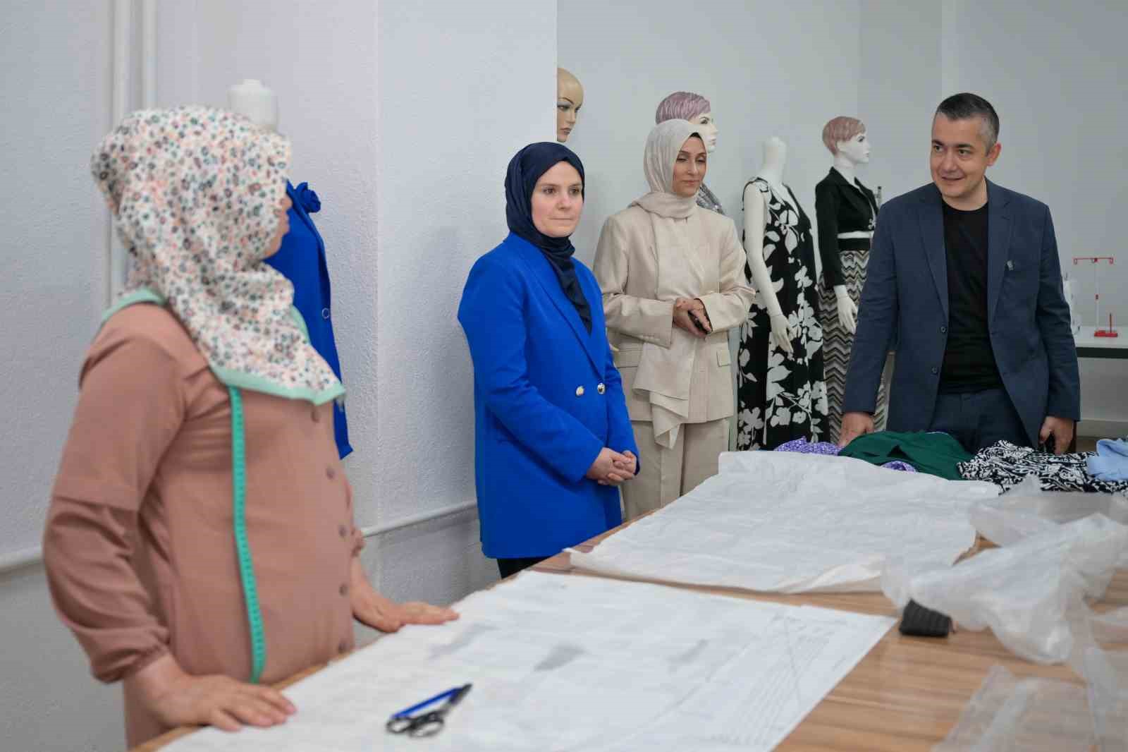 Esenyurt&rsquo;ta kadınlara destek b&uuml;y&uuml;yor
