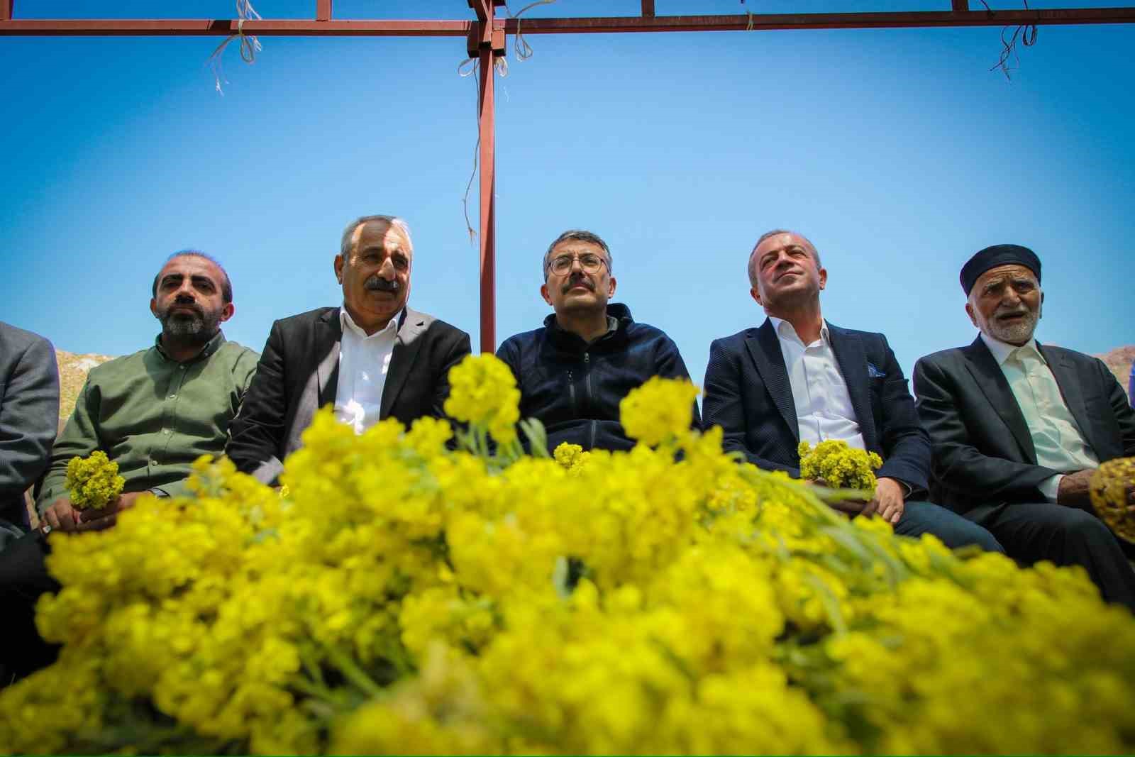 Vali Ali &Ccedil;elik, 3 bin rakımlı Aveğak yaylasındaki vatandaşları ziyaret etti
