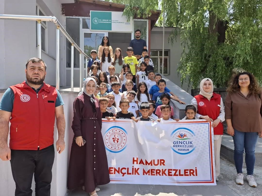 Hamur’da öğrencilere sinema sürprizi