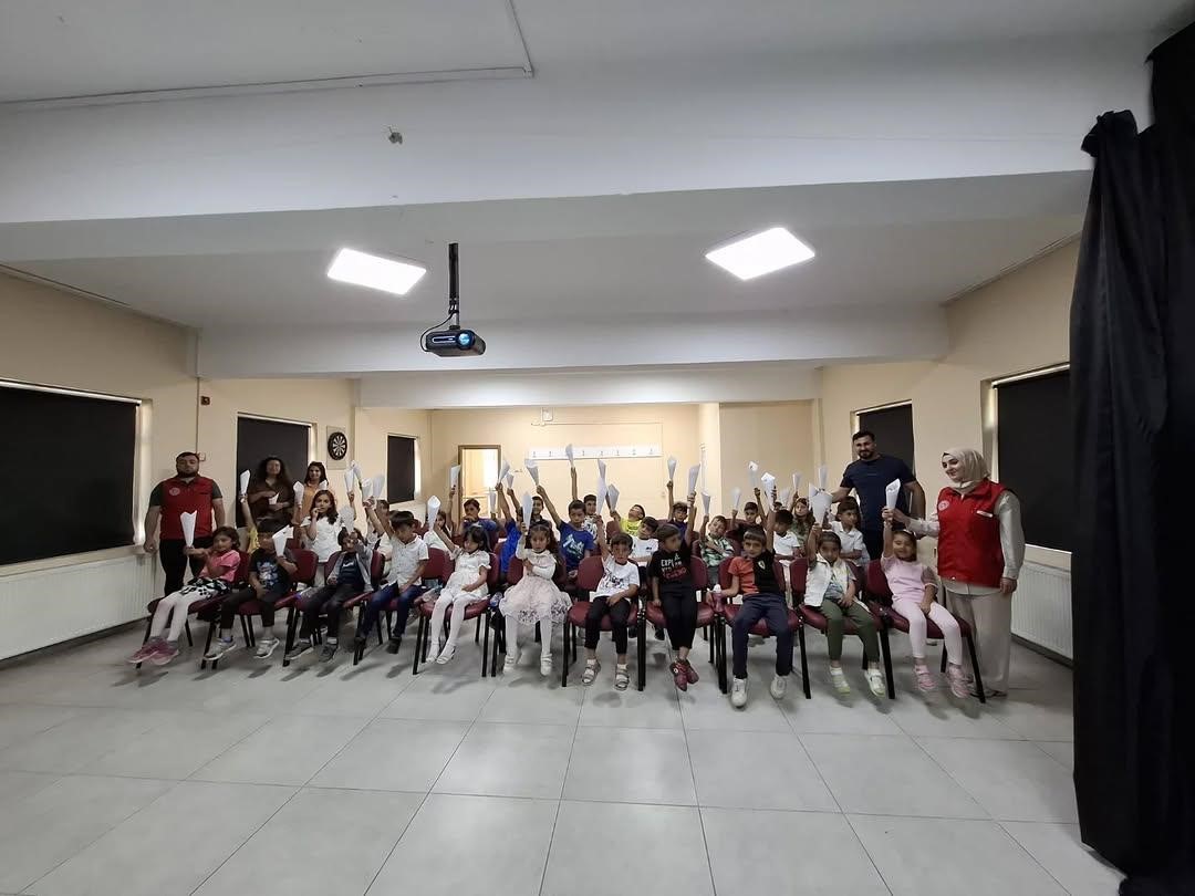 Hamur&rsquo;da &ouml;ğrencilere sinema s&uuml;rprizi
