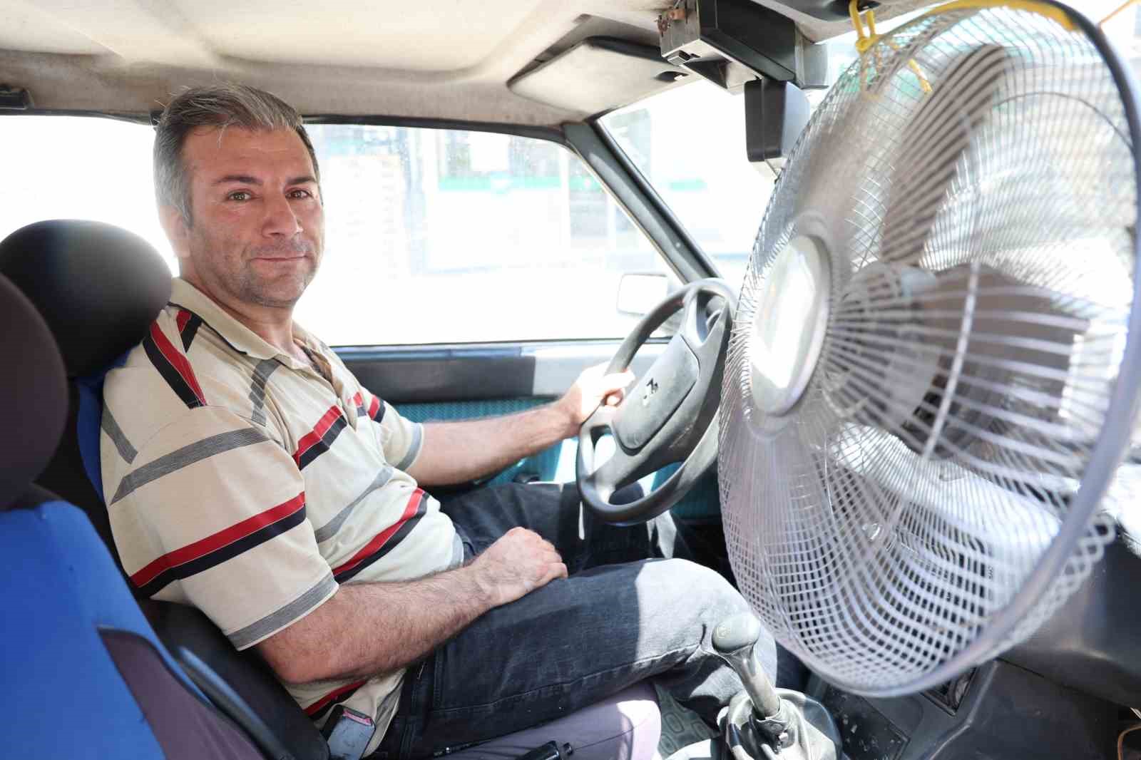 Adanalı sürücünün sıcaklığa karşı ilginç çözümü: 87 model araca vantilatör taktı