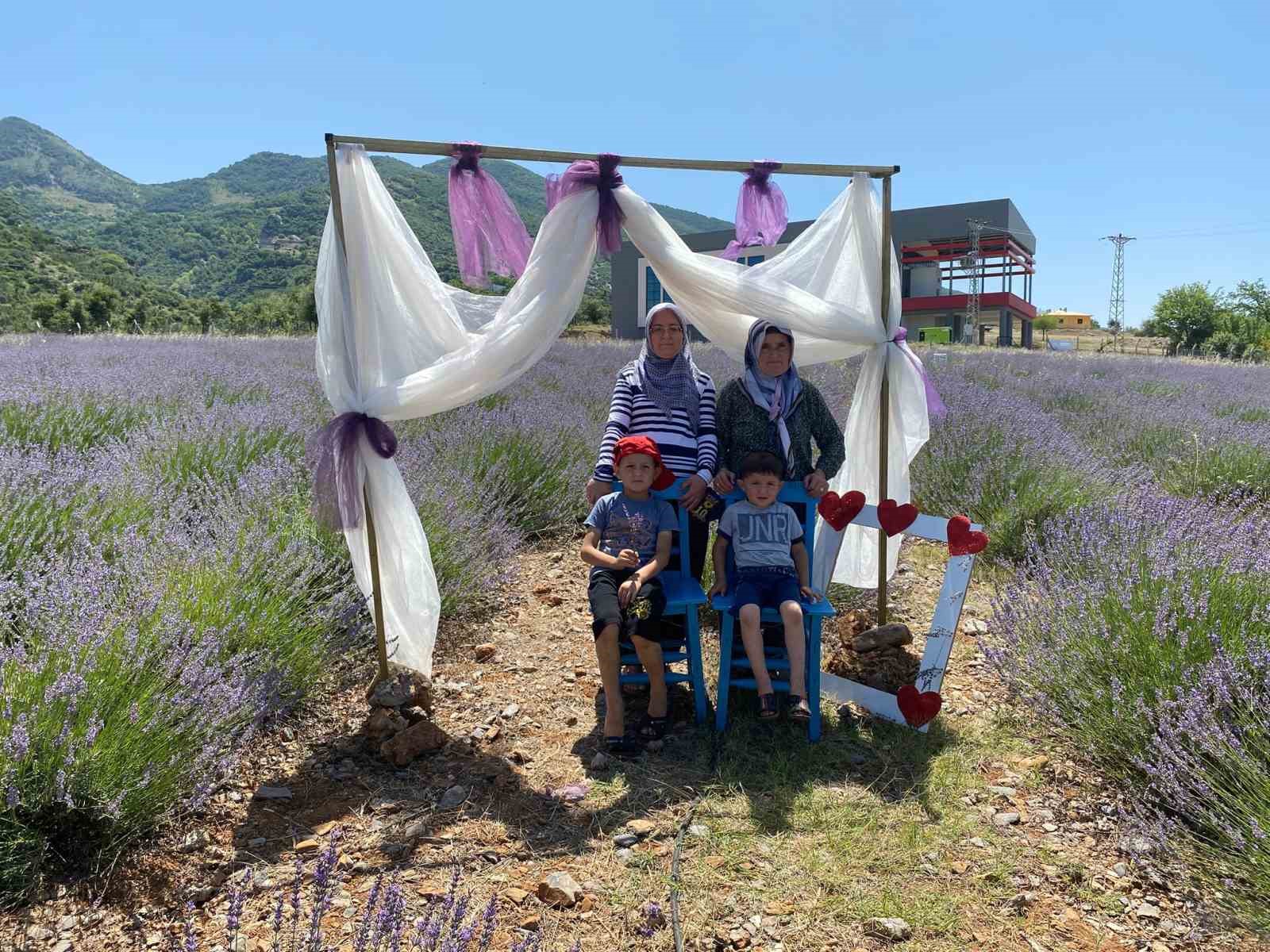 Bakımı yapılan lavanta bah&ccedil;esi kadın elinde yeniden hayat buldu
