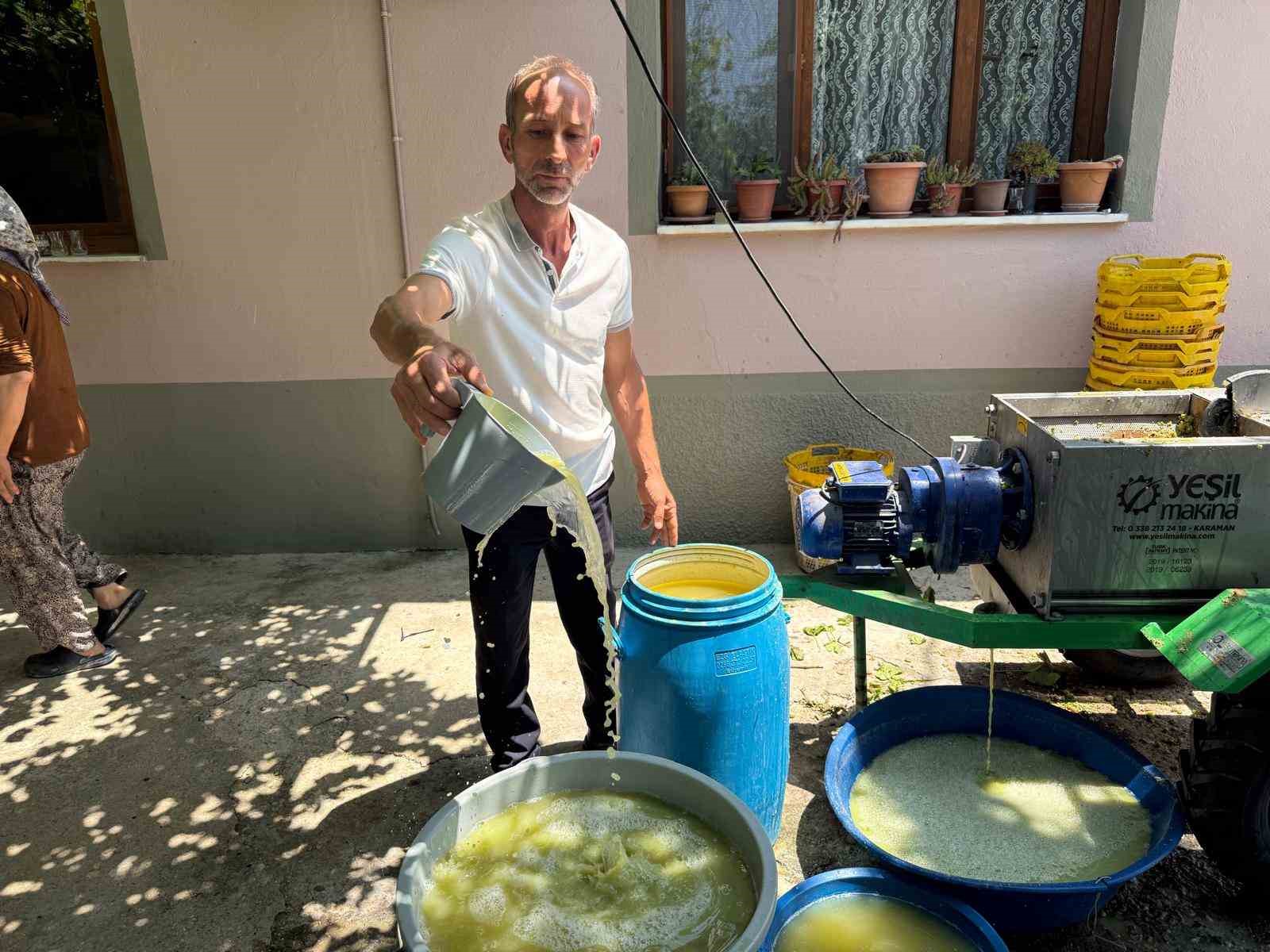 Sarıgöl’de bağlarda kesilen koruklar ekonomiye kazandırılıyor