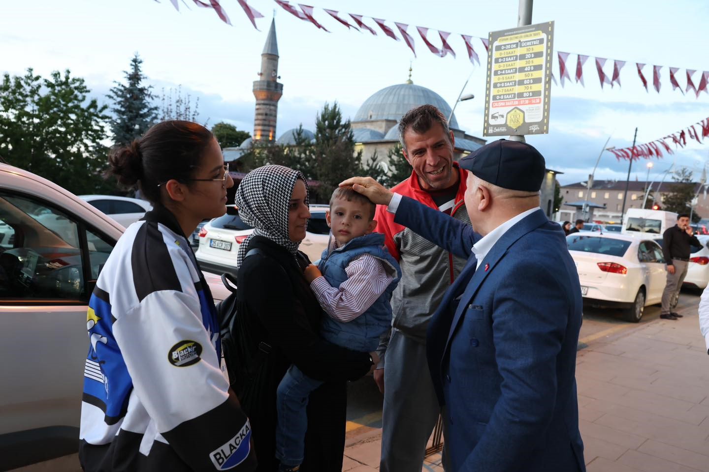 Başkan Sekmen; "Vatandaşlarımızın sıcak sohbetleri paha biçilemez"