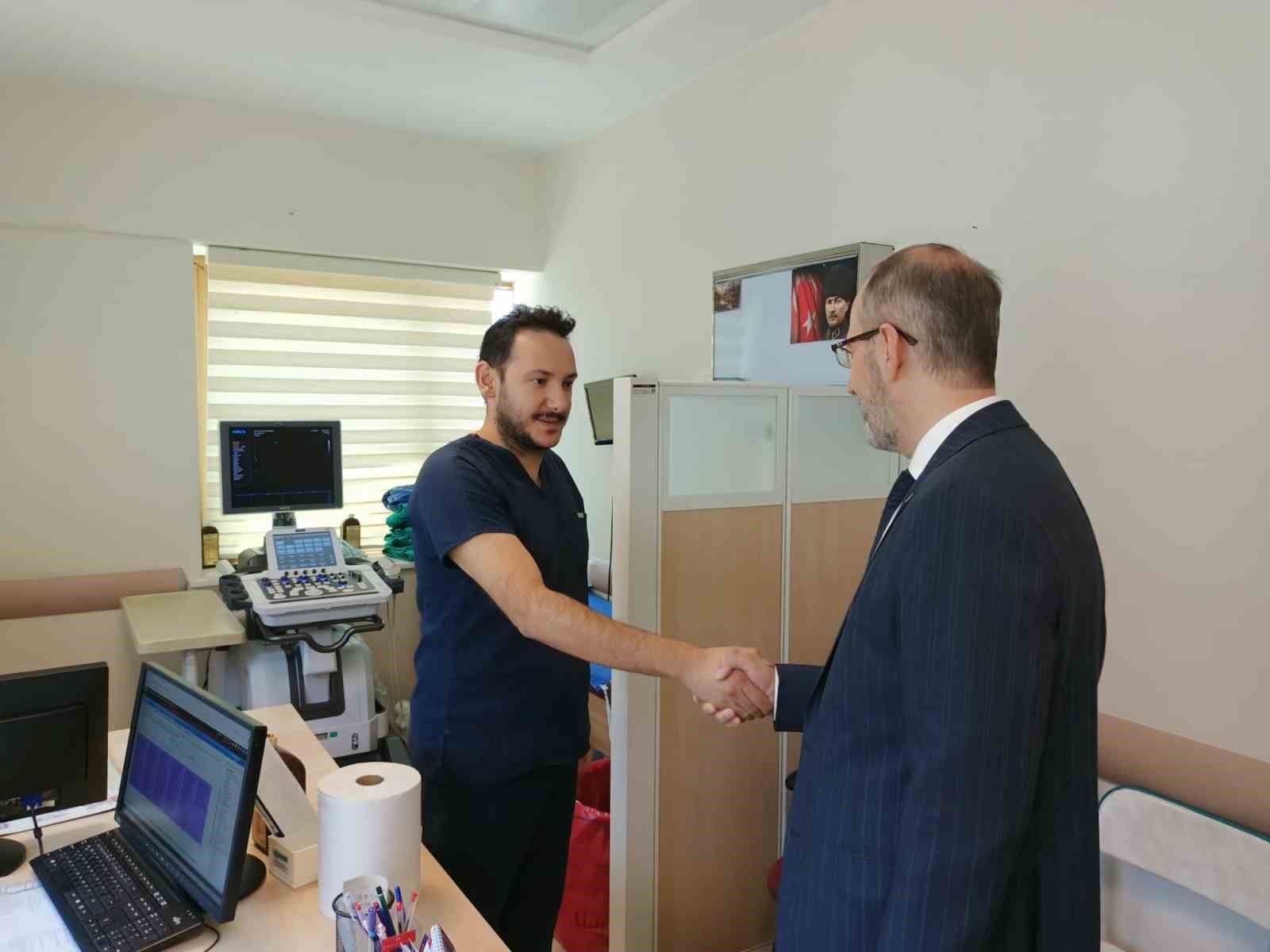 &Ouml;zt&uuml;rk, &Ccedil;ay ve Sultandağı Devlet Hastanelerini ziyaret etti
