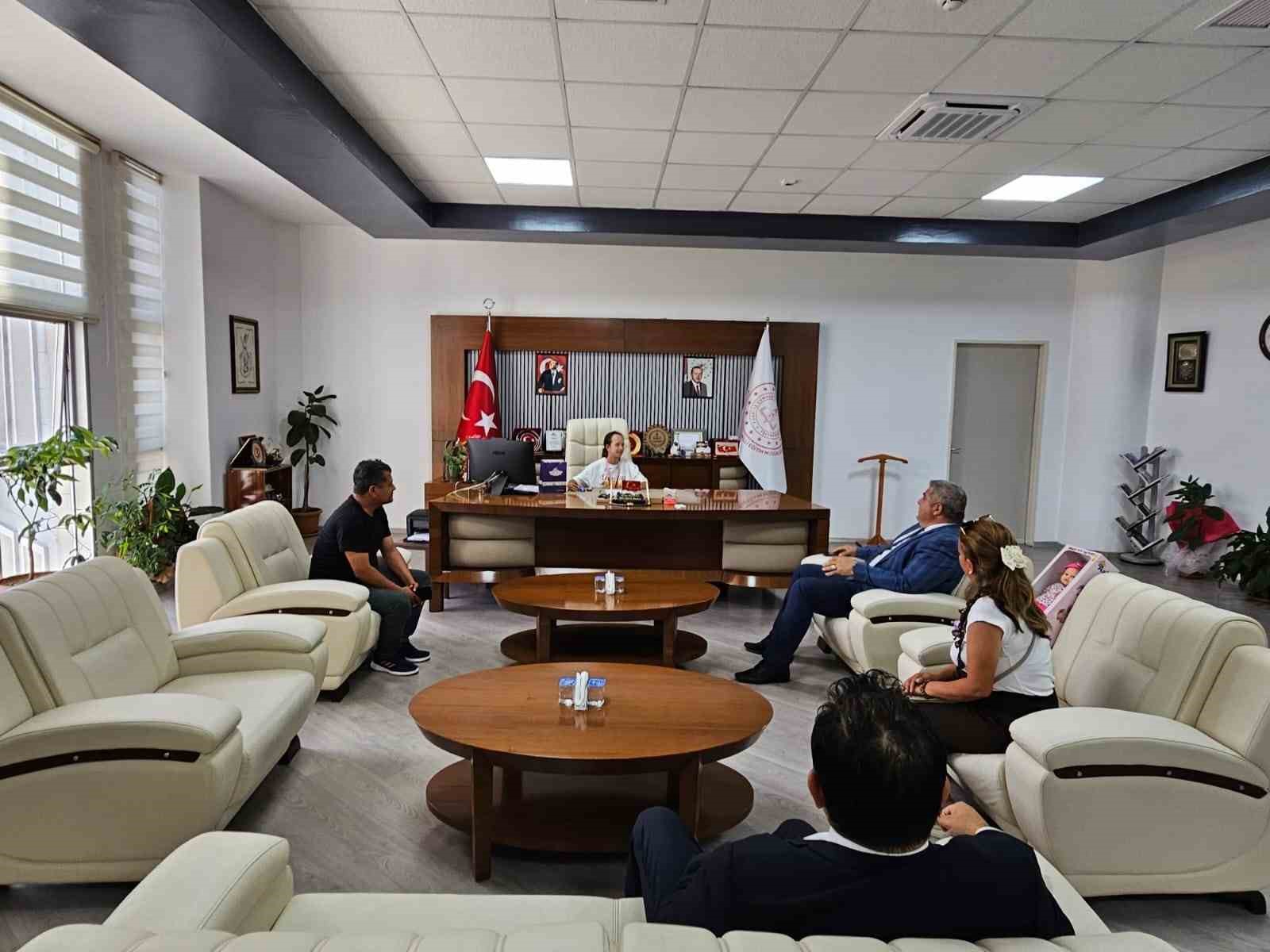 Müdür Sünnetci, şampiyonu makamında ağırladı

