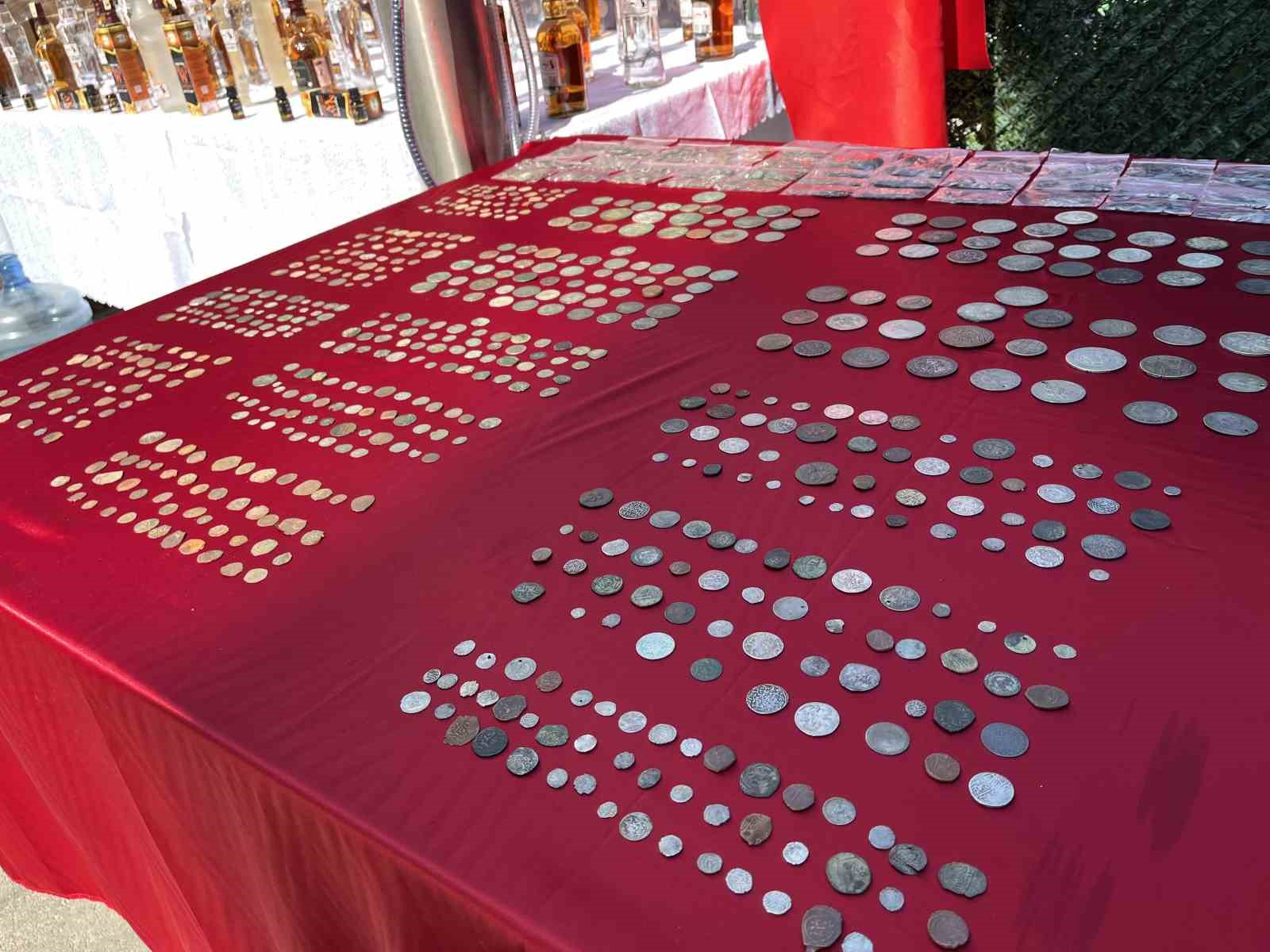 İzmir ve Yalova’da tonlarca sahte alkol ve tarihi eser ele geçirildi: 6 tutuklama
