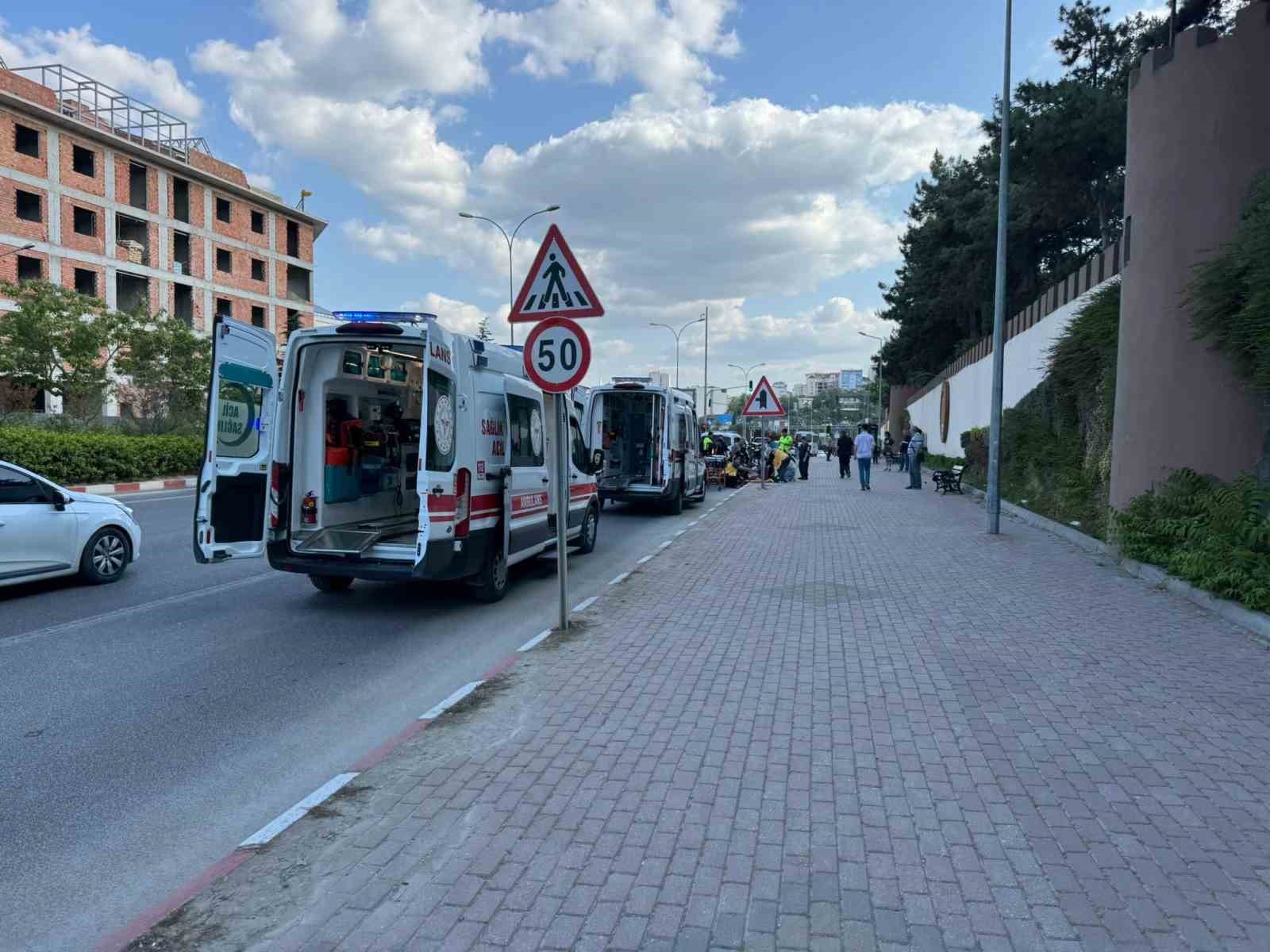 Bilecik&rsquo;te motosiklet yayaya &ccedil;arptı, 2 yaralı
