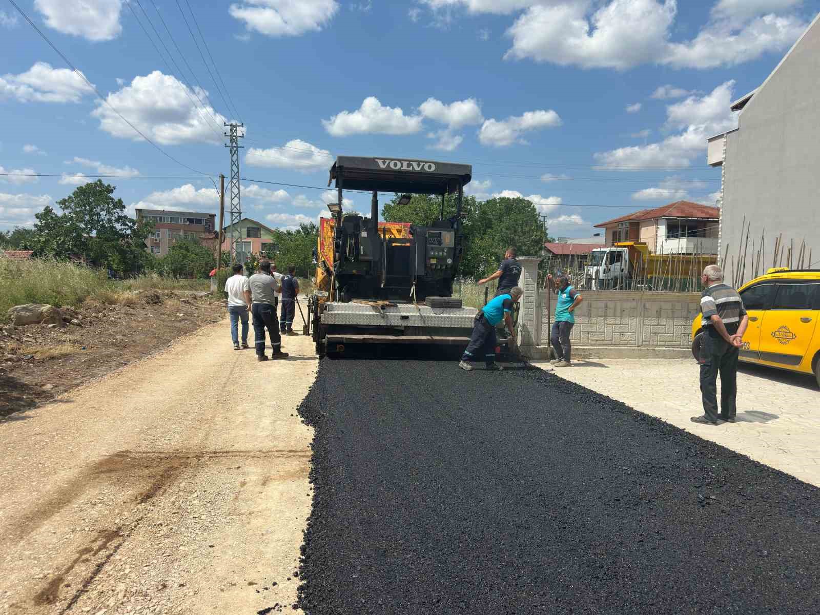 Kartepe’de iki mahallede asfalt çalışması