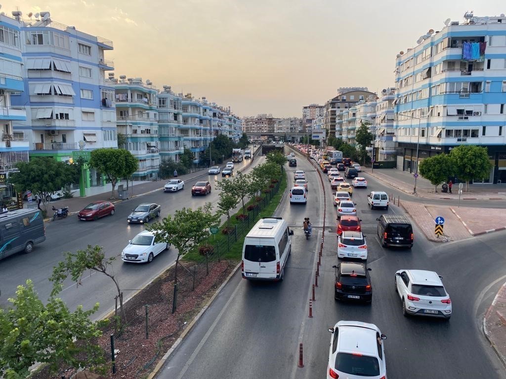 Antalya’da araç sayısı 1 milyon 613 bini aştı