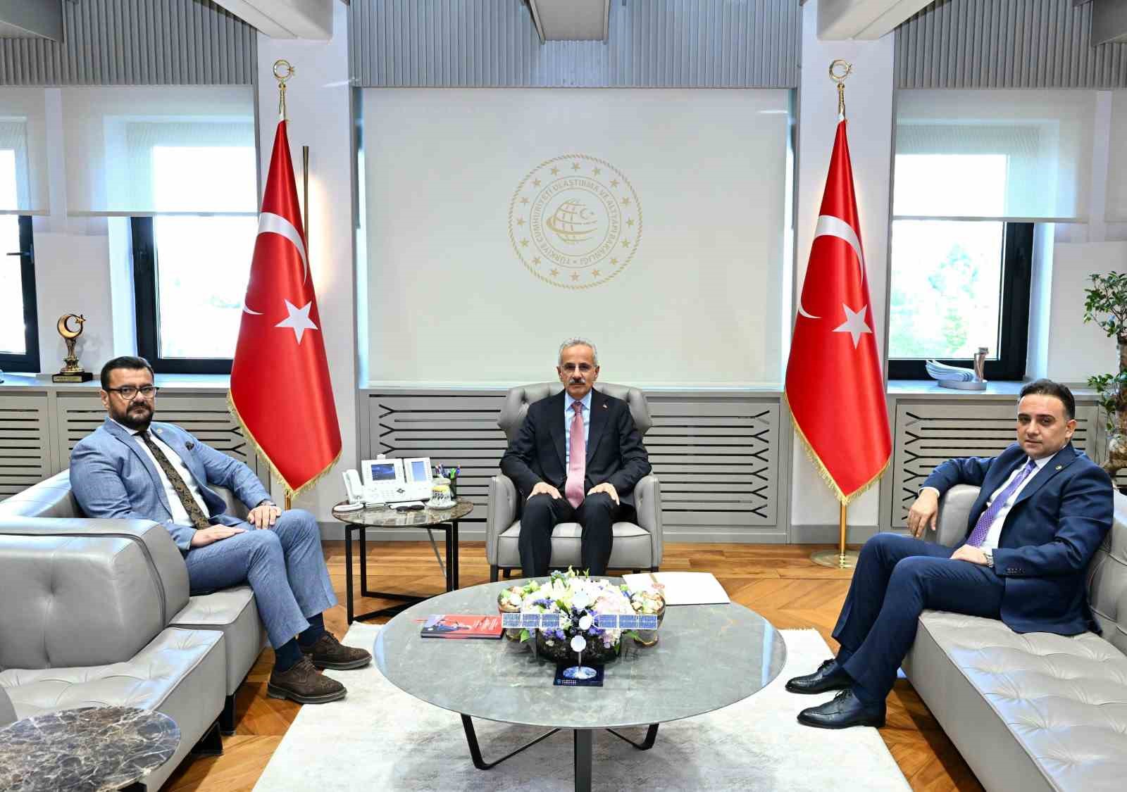 AK Parti’li Baybatur ve Akkal, Bakan Uraloğlu ile görüştü