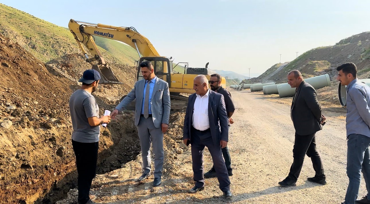 Y&uuml;ksekova&rsquo;nın tarımına dev yatırım: Sulama projesinde boru d&ouml;şeme &ccedil;alışmaları başladı
