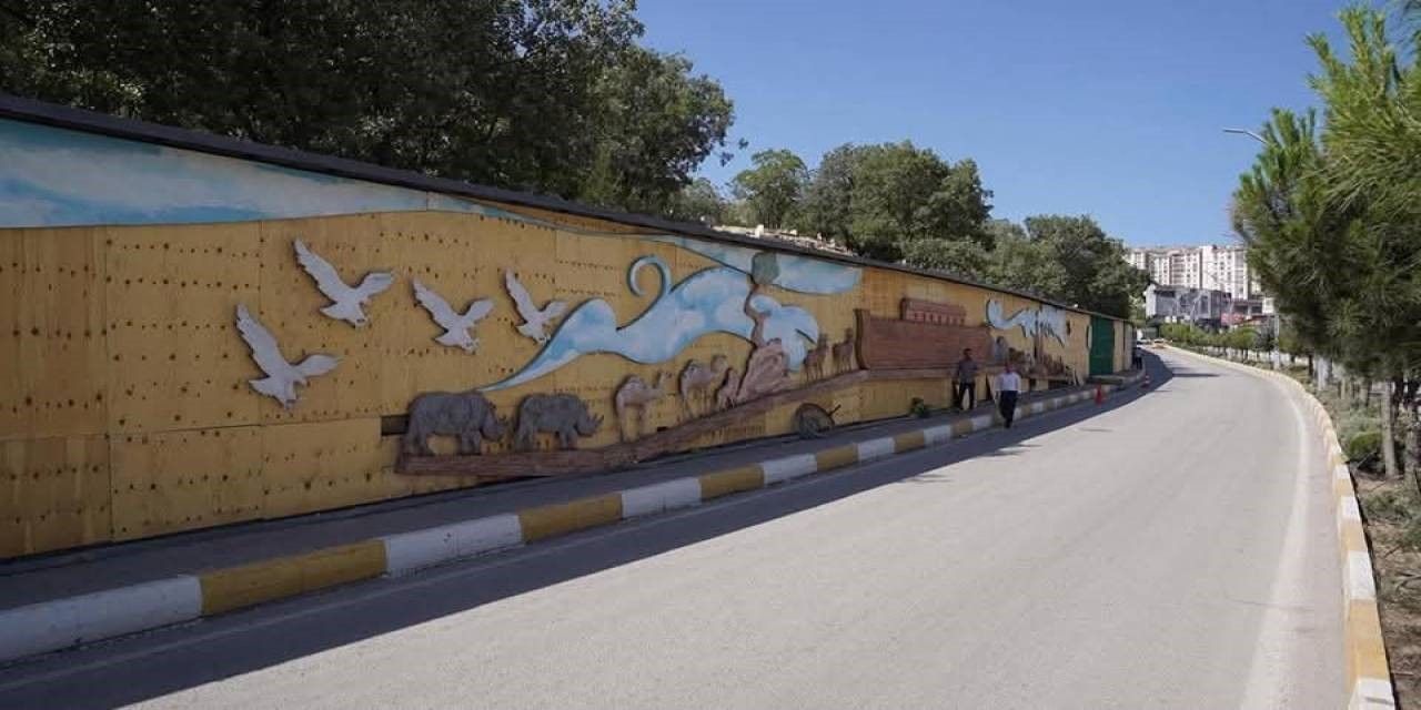 Şırnak&rsquo;ta tahrip edilen dikey bah&ccedil;e yeniden hayat buluyor
