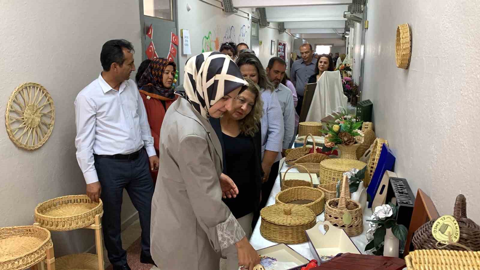 Karaman’da kursiyerlerin el emeği yüzlerce eser sergilendi