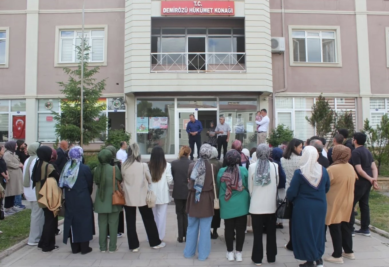 Demir&ouml;z&uuml;&rsquo;nde 63 eğitimciye başarı belgesi verildi
