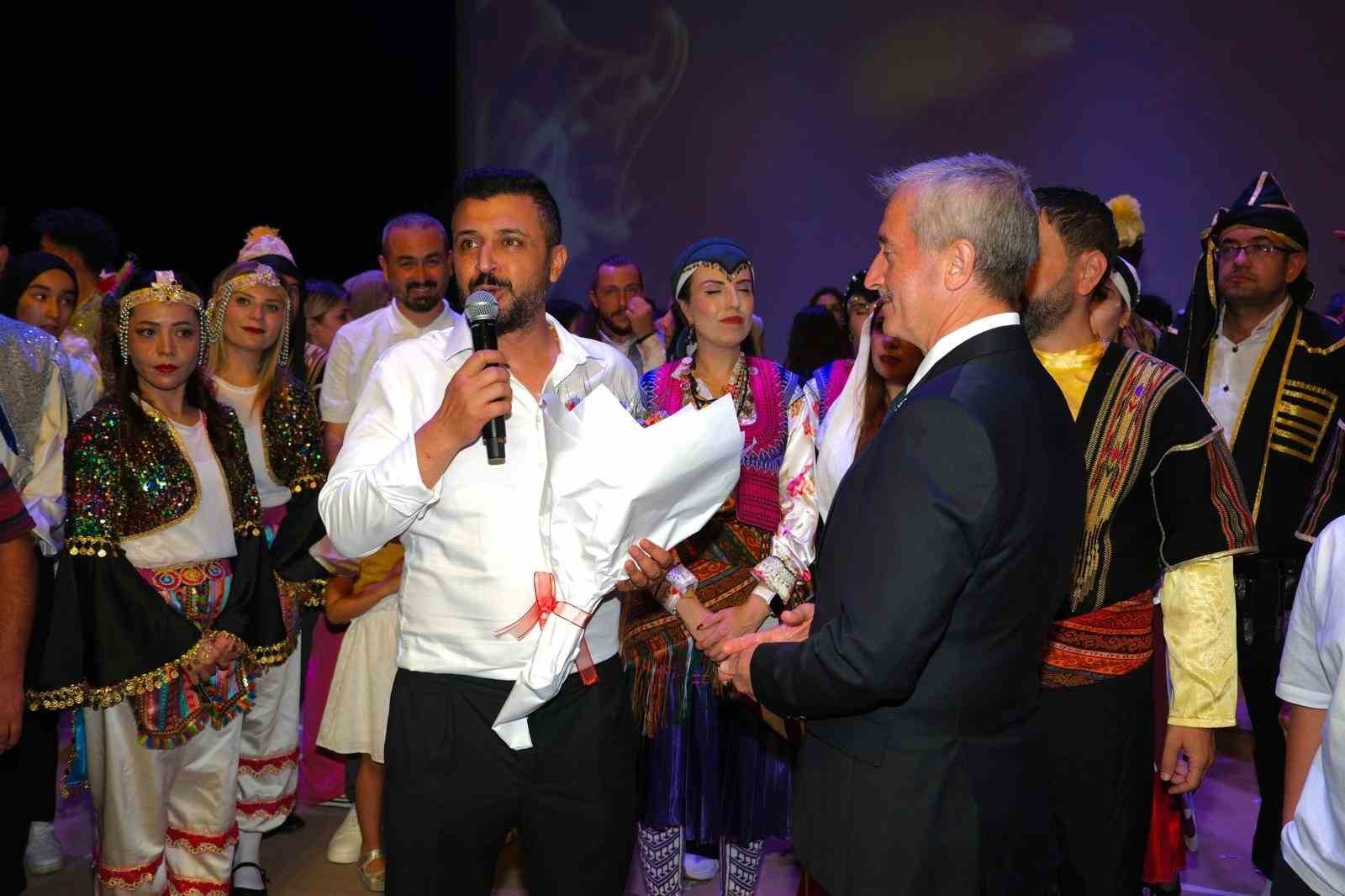 "İlk Kurşunlar" g&ouml;sterisi ayakta alkışlandı
