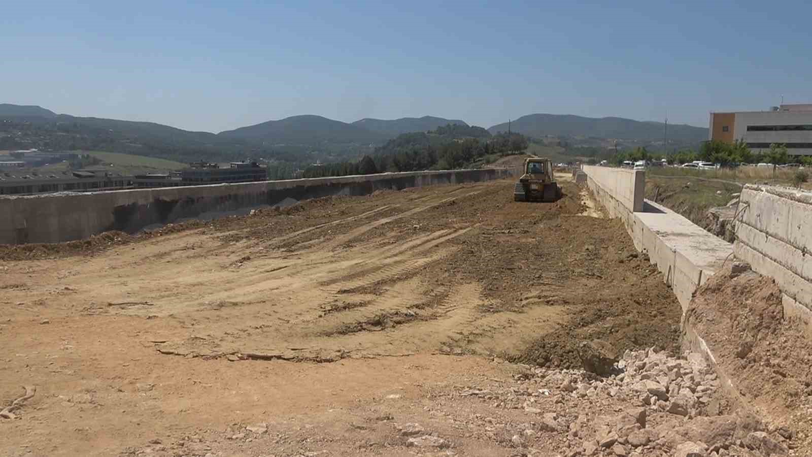 Yalova&rsquo;da &ccedil;&ouml;ken hastane yolunun yapımında sona yaklaşıldı

