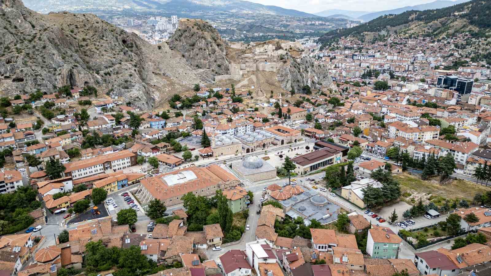 Tarihi Sulusokak ve &ccedil;evresi, T&uuml;rklerin Anadolu&rsquo;daki 900 yıllık kesintisiz varlığını g&ouml;zler &ouml;n&uuml;ne seriyor
