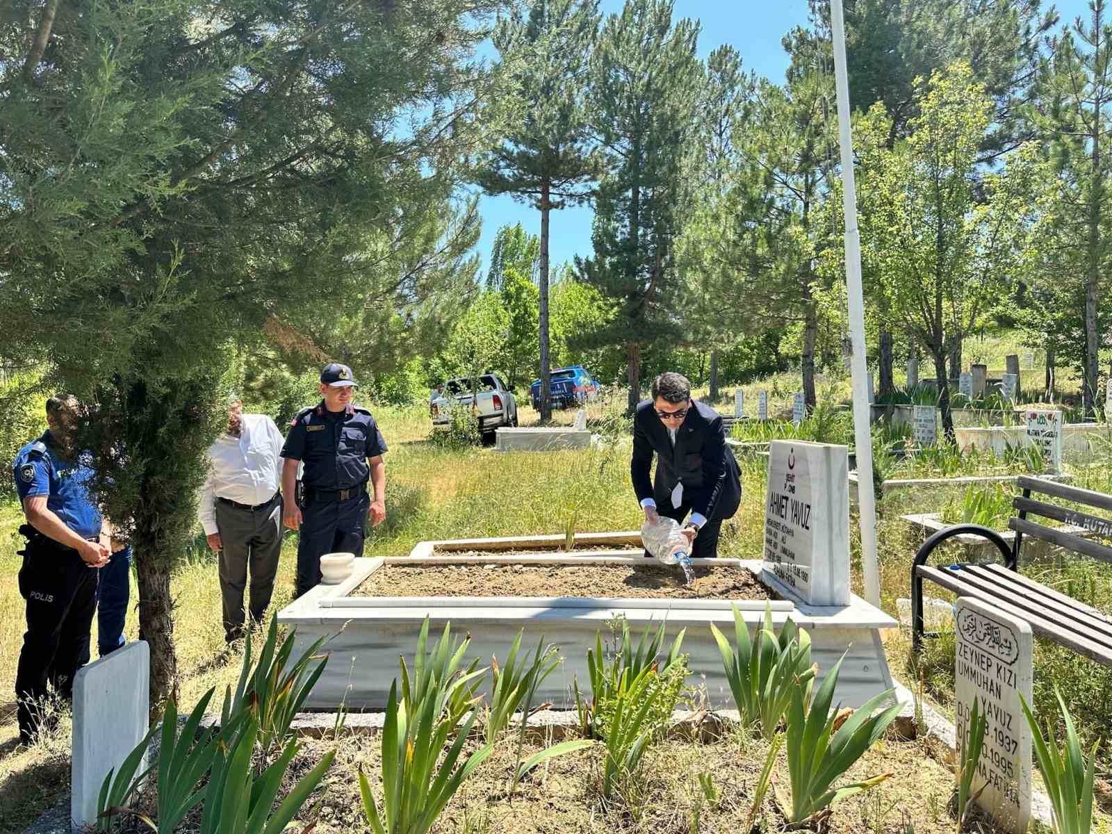 Hisarcıklı şehit asker Yavuz mezarı başında anıldı
