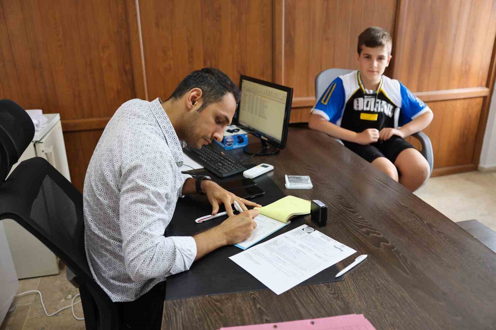 Minik sporcular spora ilk adımlarını Akdeniz’de atıyor