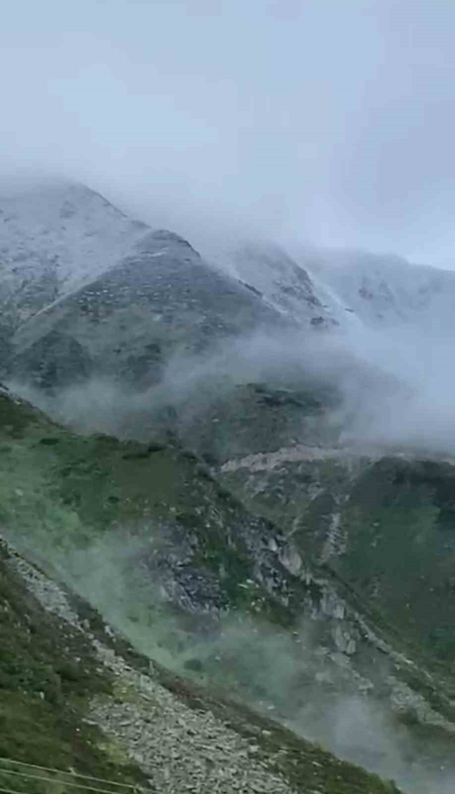 Rize’nin Kavrun Yaylası Haziran ayında beyaza büründü
