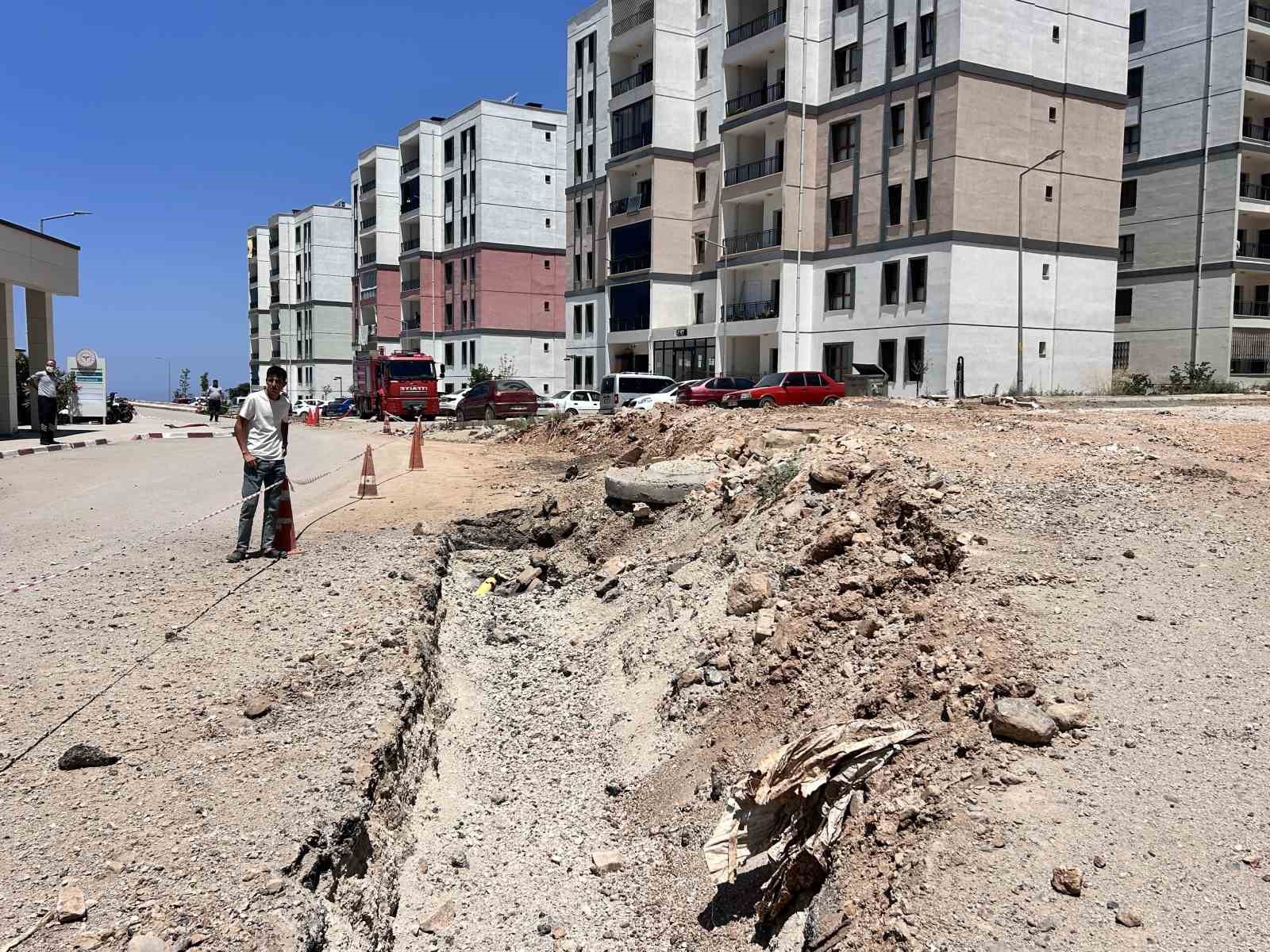 Yol çalışması esnasında yaşanan patlama hastanede paniğe neden oldu

