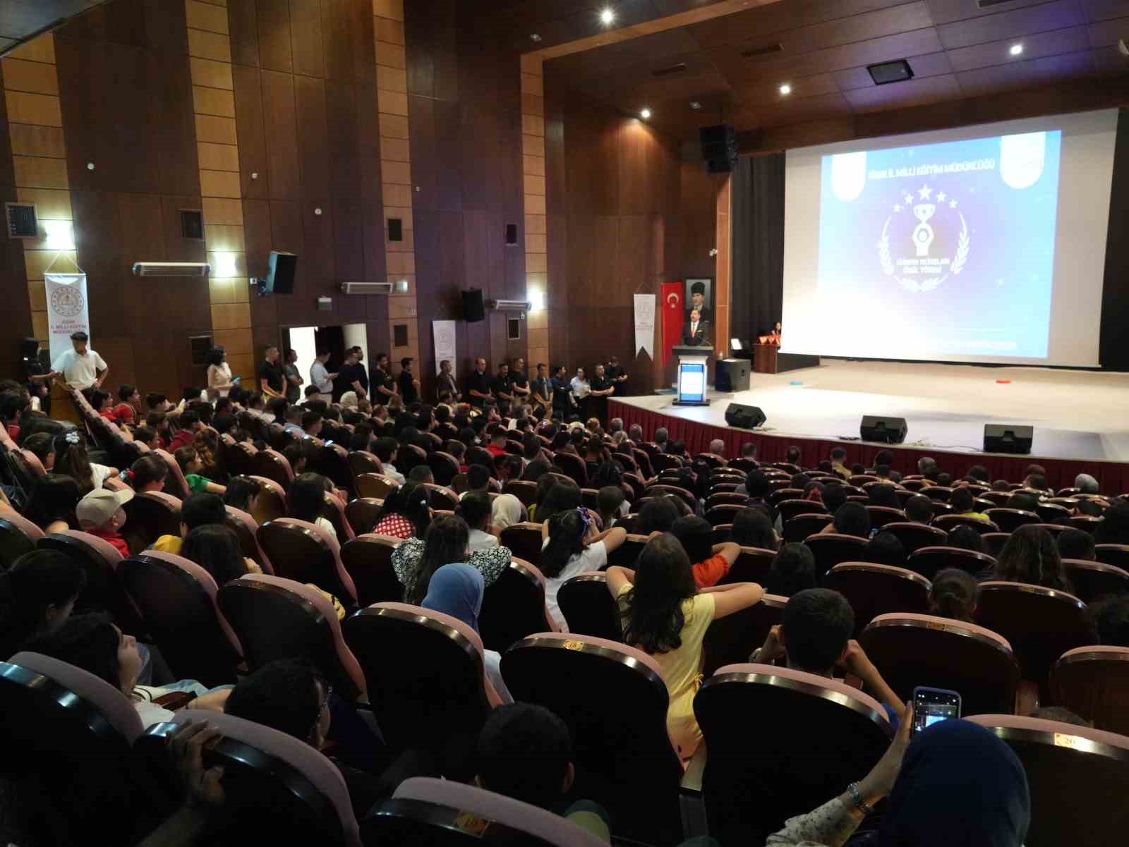 ’’Iğdır’ın Yıldızları’’ ödüllendirildi
