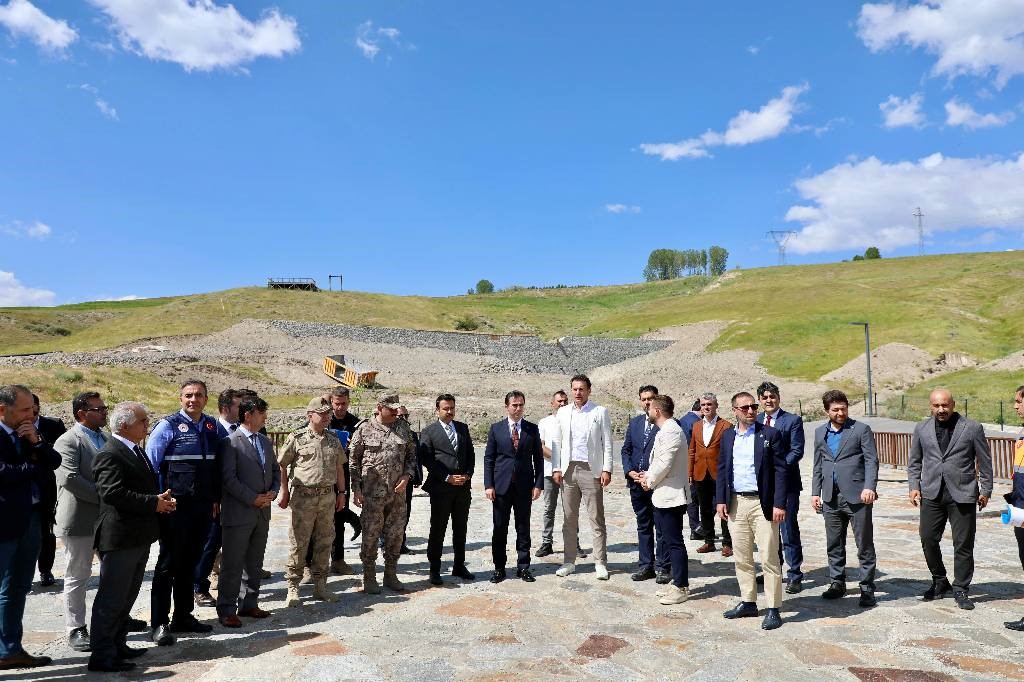Bitlis Valisi Karakaya, 1071 Malazgirt Zaferi’nin kutlanacağı alanda incelemelerde bulundu

