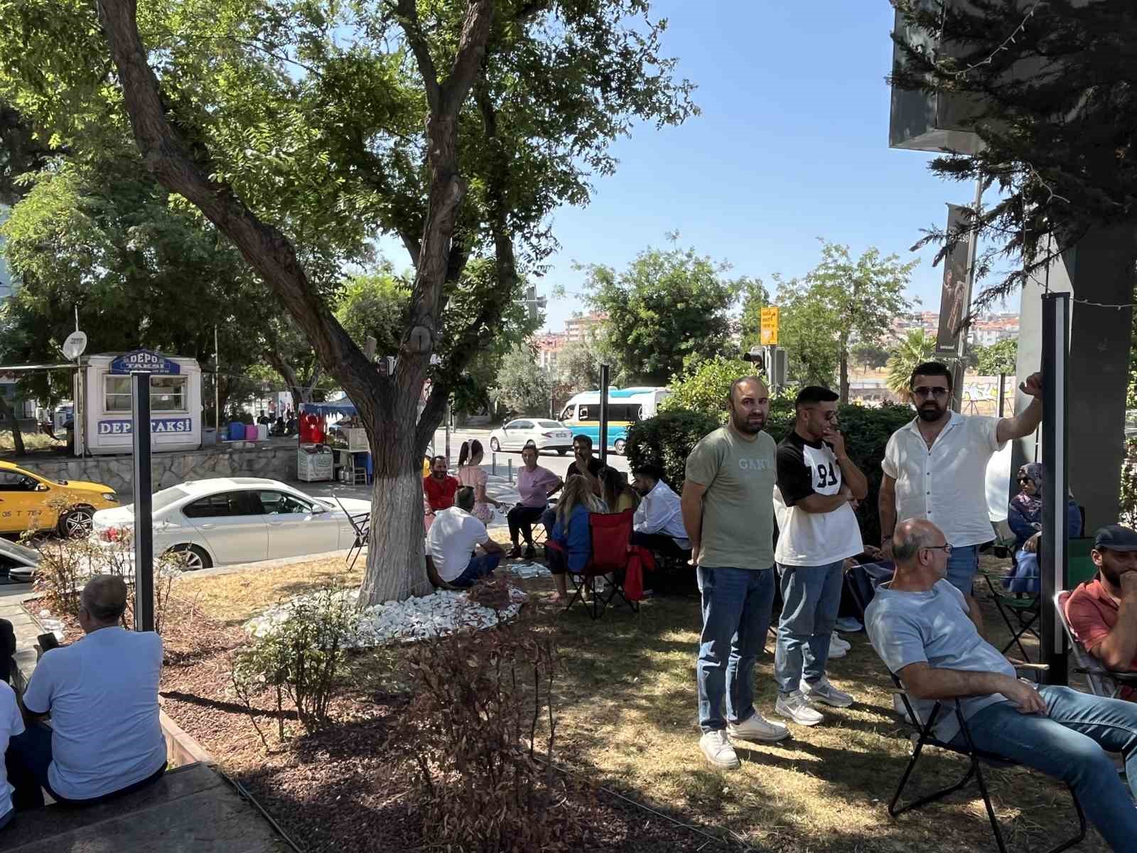 Buca Belediyesi çalışanları iş bırakma eyleminde
