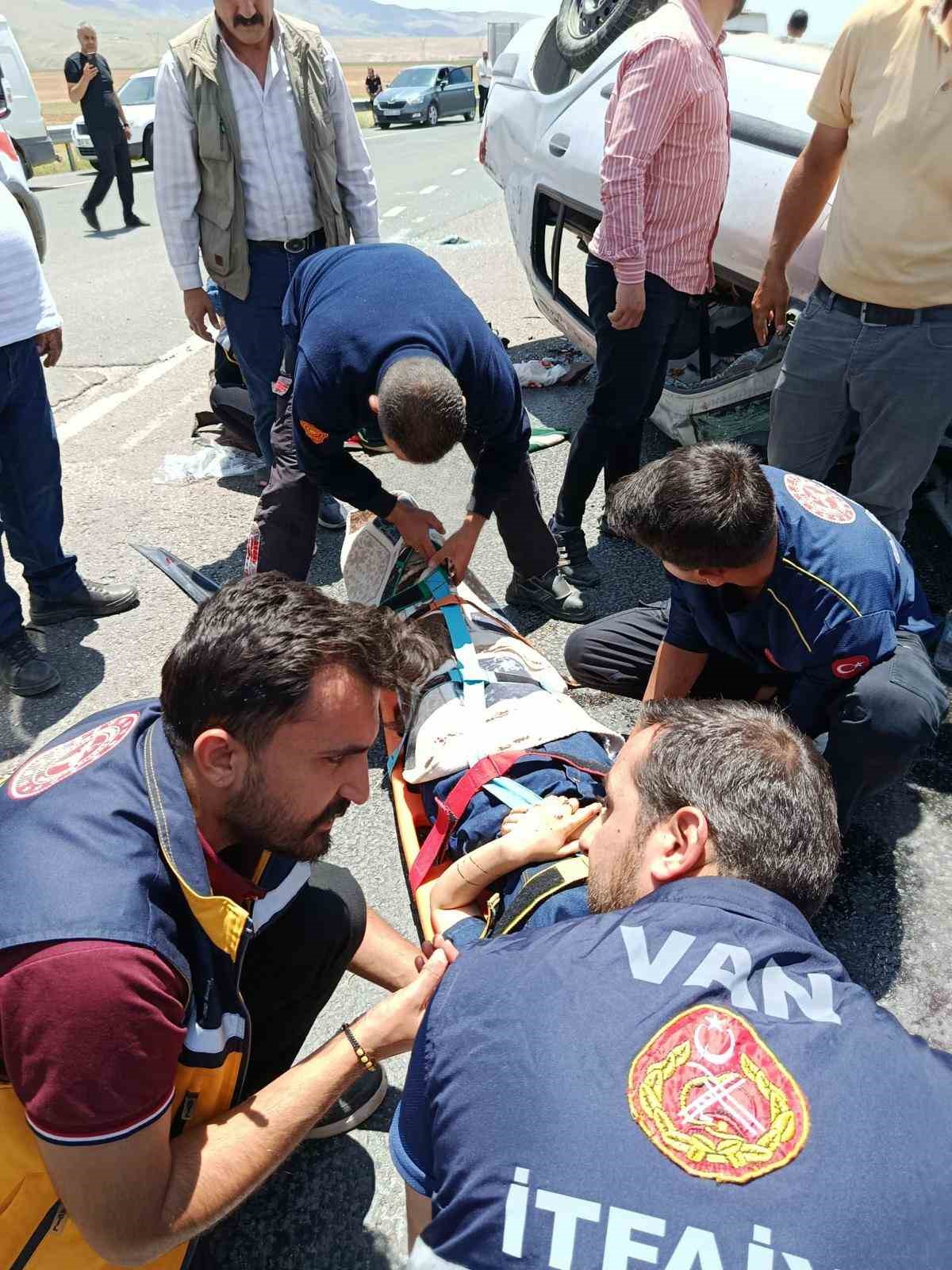 Van&rsquo;da otomobil takla attı: 1 &ouml;l&uuml;, 3 yaralı
