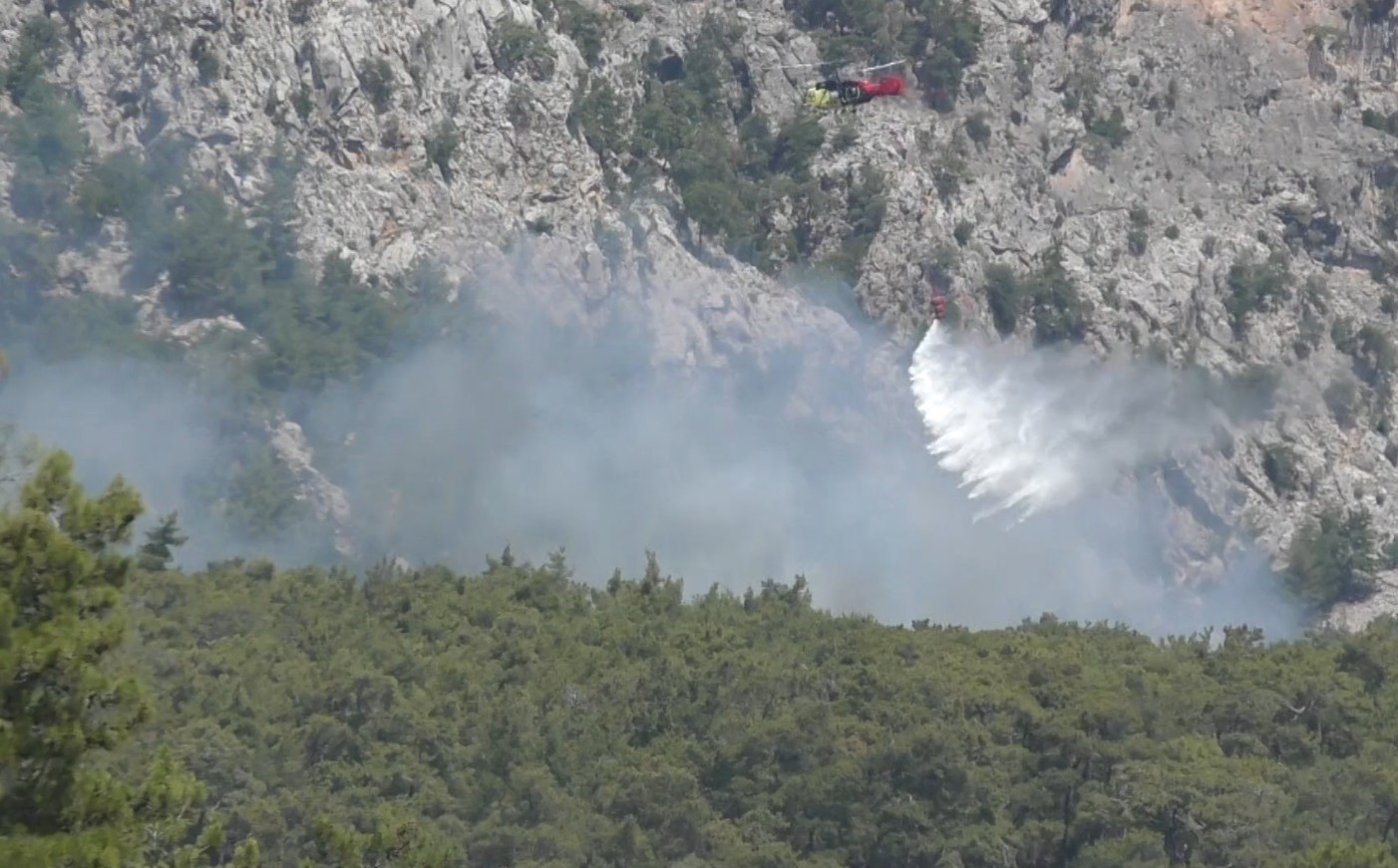 Kemer’deki orman yangını kontrol altına alındı