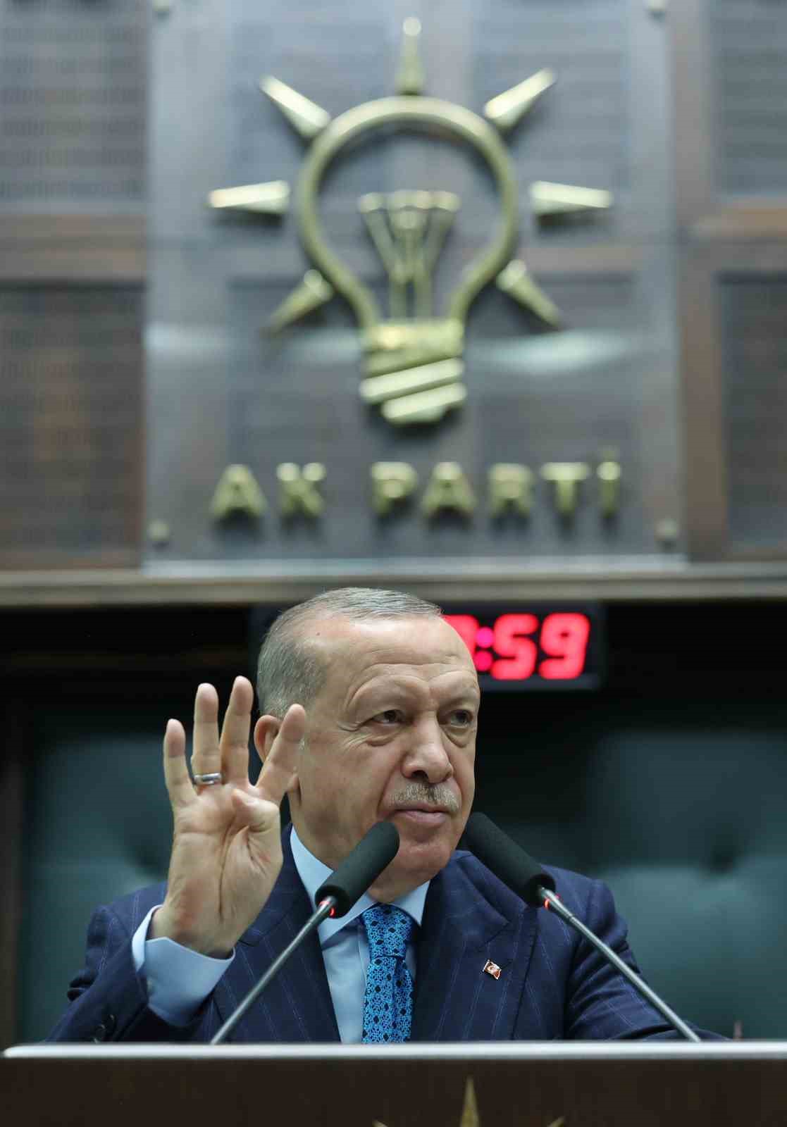 Cumhurbaşkanı Erdoğan: "T&uuml;rkiye, t&uuml;m enerjisini ve kapasitesini bekasına y&ouml;nelik meselelere ayırması gereken &ccedil;ok hassas bir d&ouml;nemden ge&ccedil;iyor"
