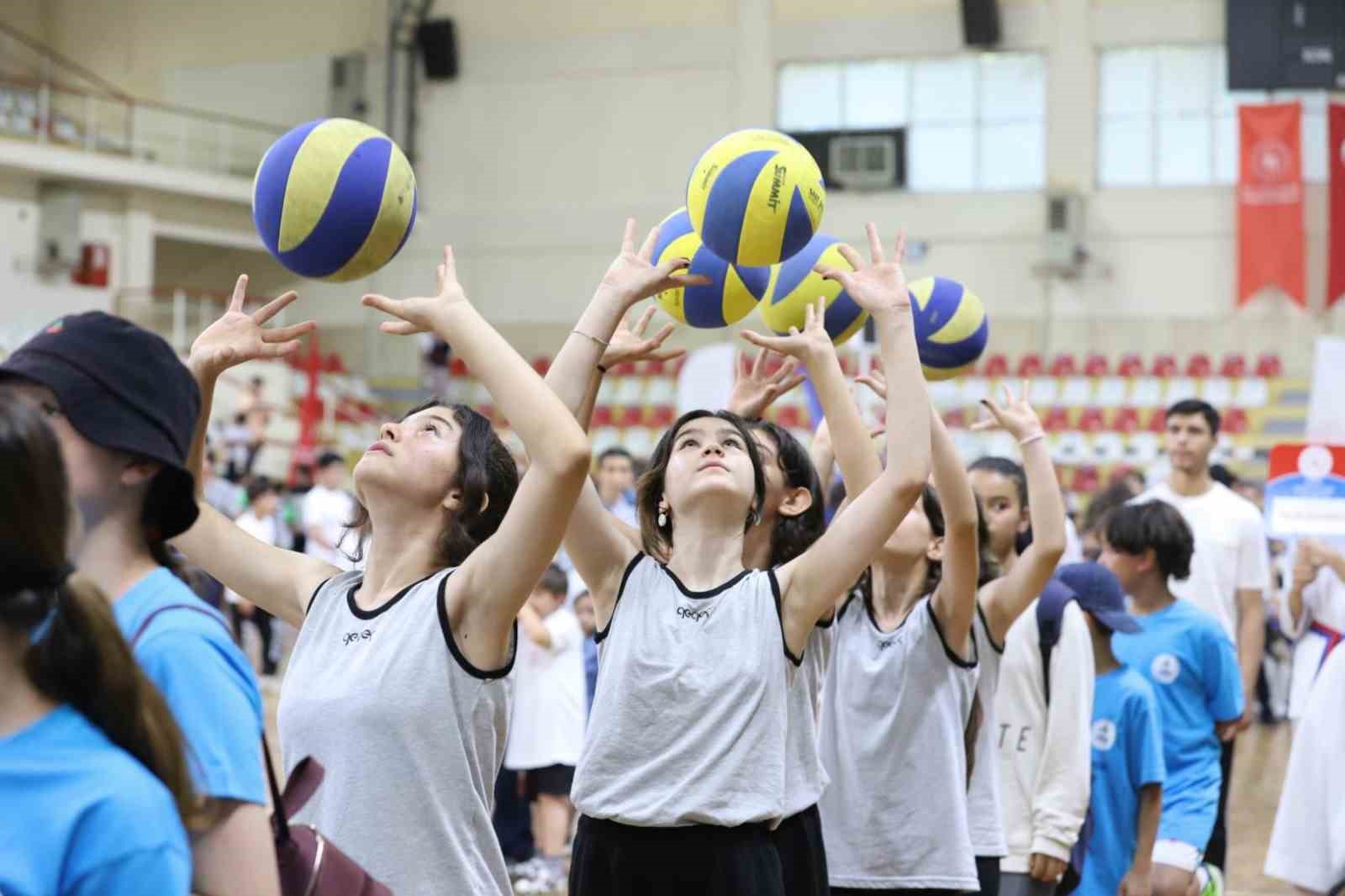 Denizli’de 22 branşta açılacak spor kurslarına başvurular başladı