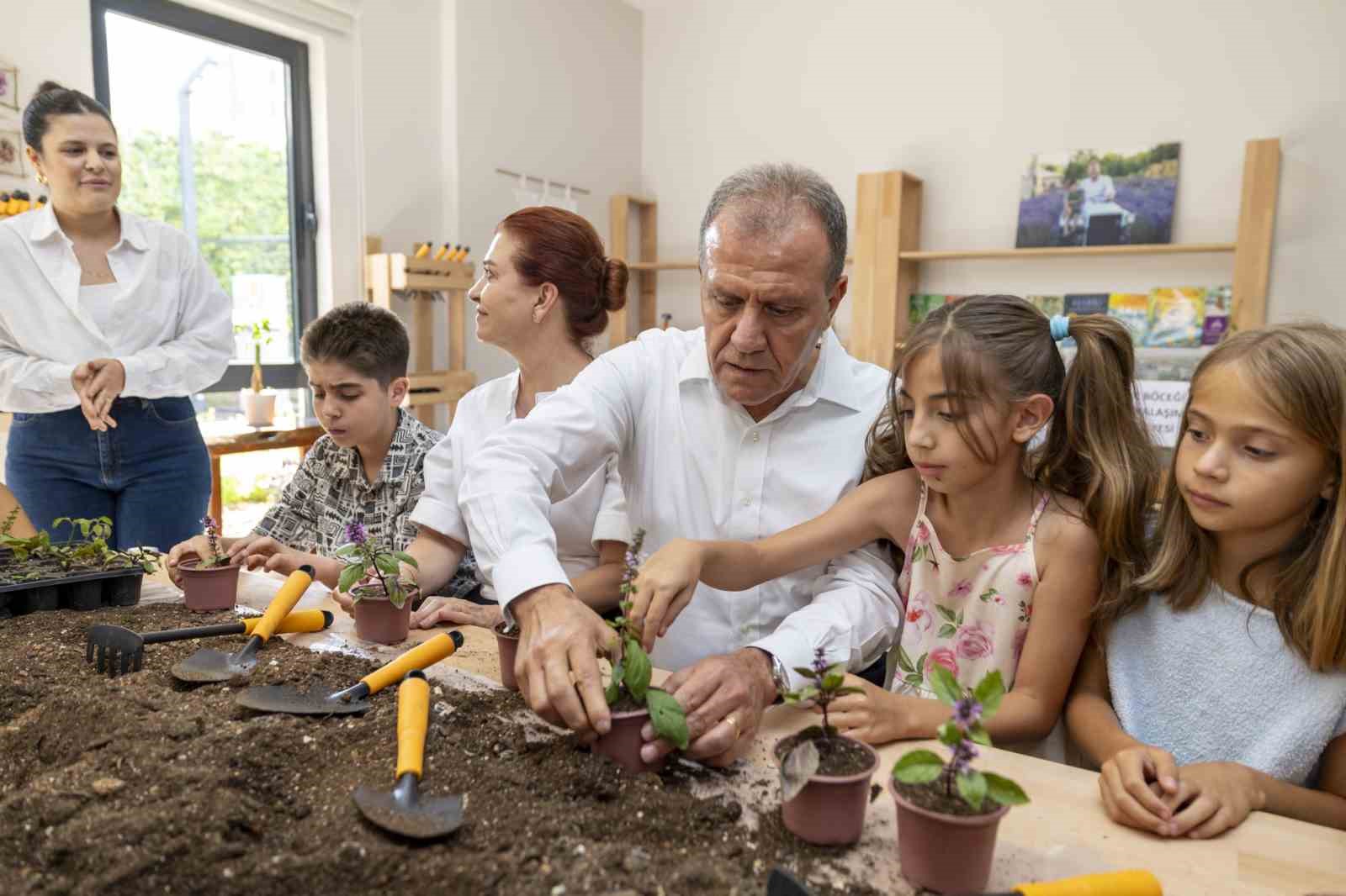 Başkan Se&ccedil;er &ccedil;ocuklarla bir araya geldi
